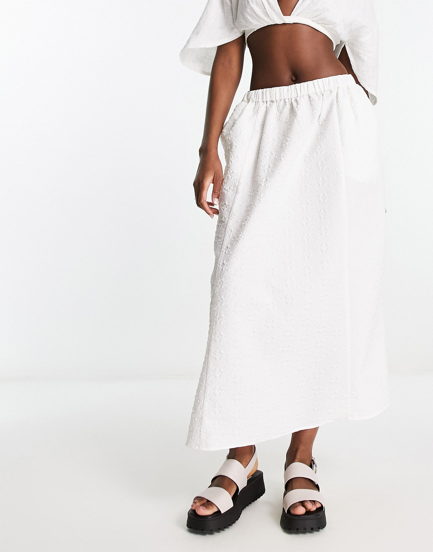 Monki solid jaquard flower midi skirt in white