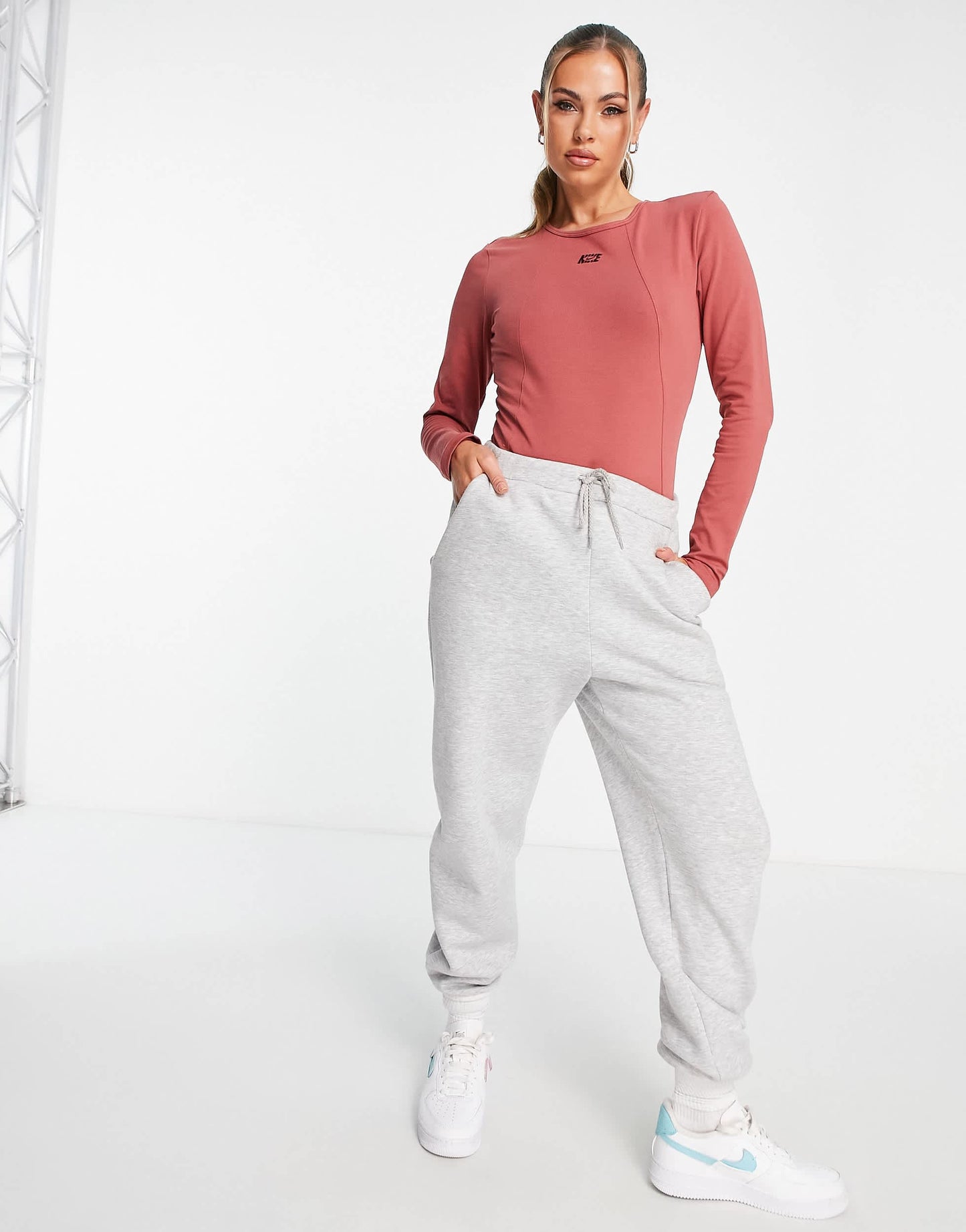 Nike Icon Clash badge logo body in canyon rust