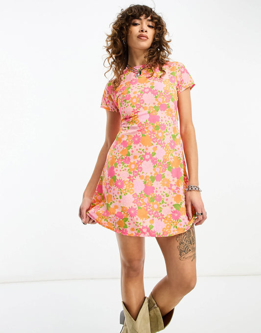 Reclaimed Vintage inspired tea dress in 70s floral
