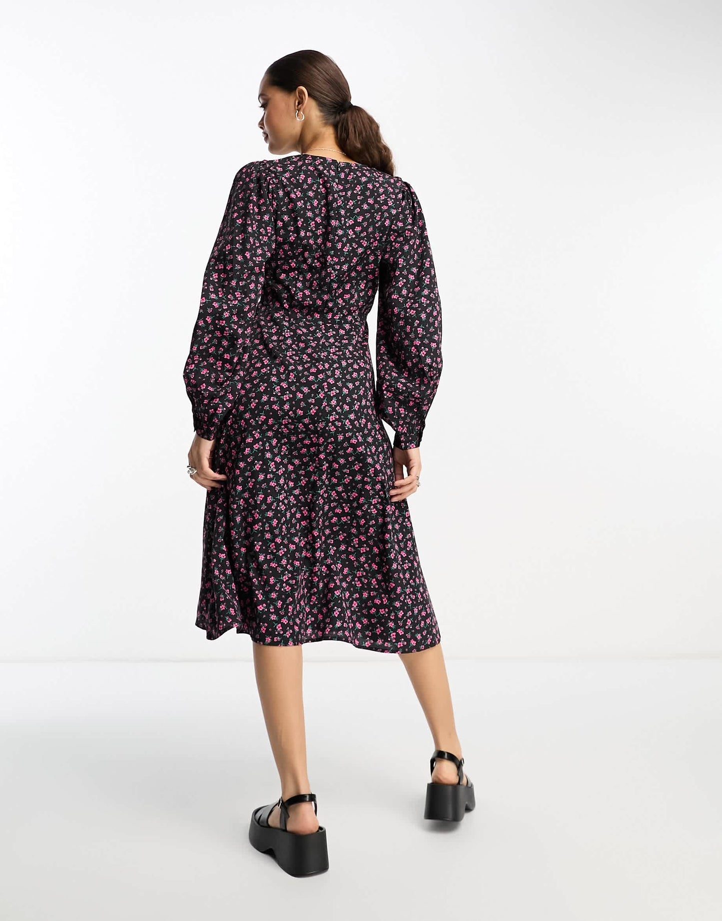 Violet Romance Petite midi dress with lace trims in floral print