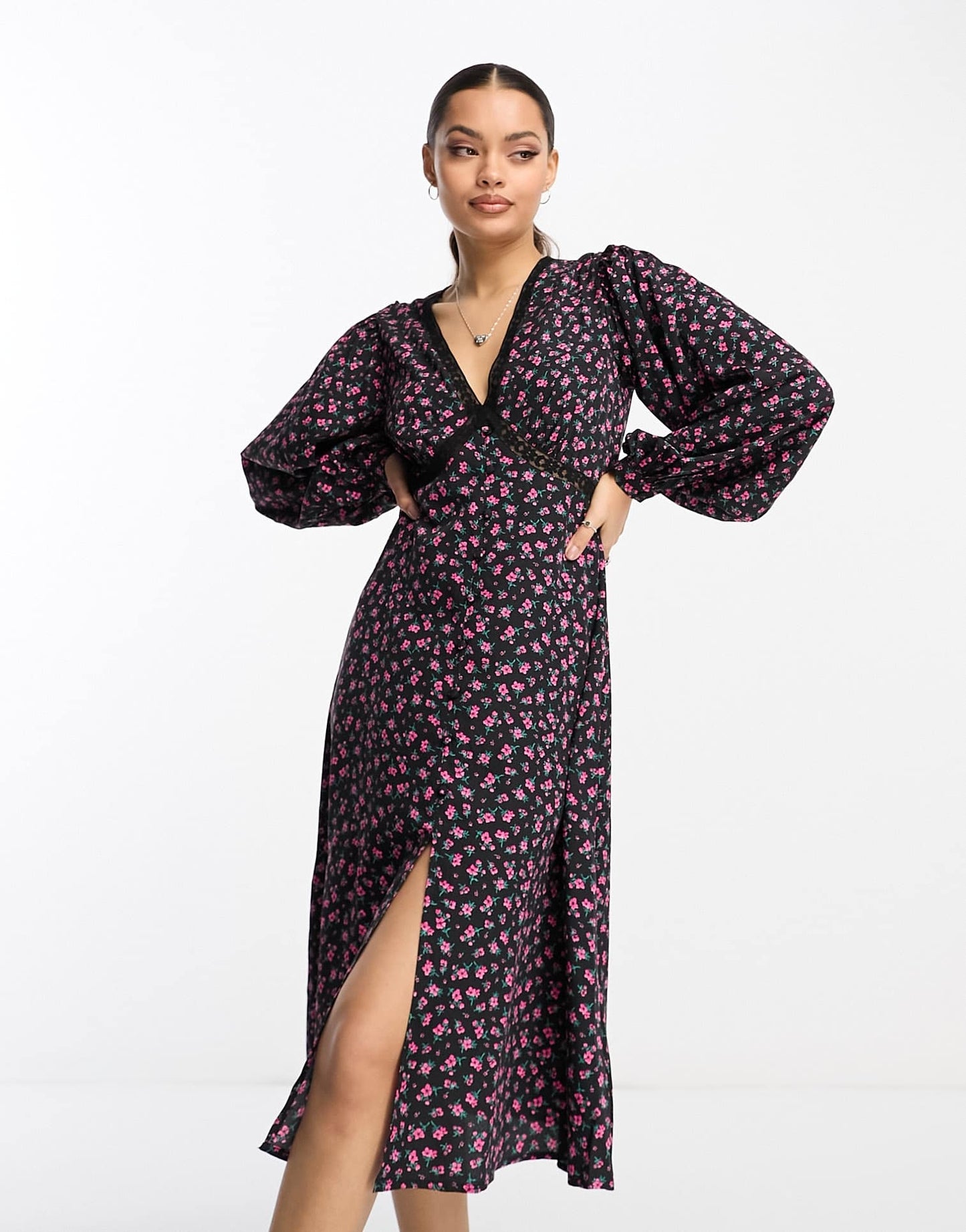 Violet Romance Petite midi dress with lace trims in floral print