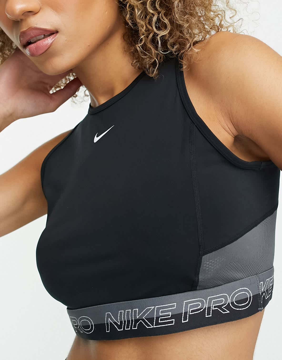 Nike Pro Femme Training Dri-FIT cropped tank top in black