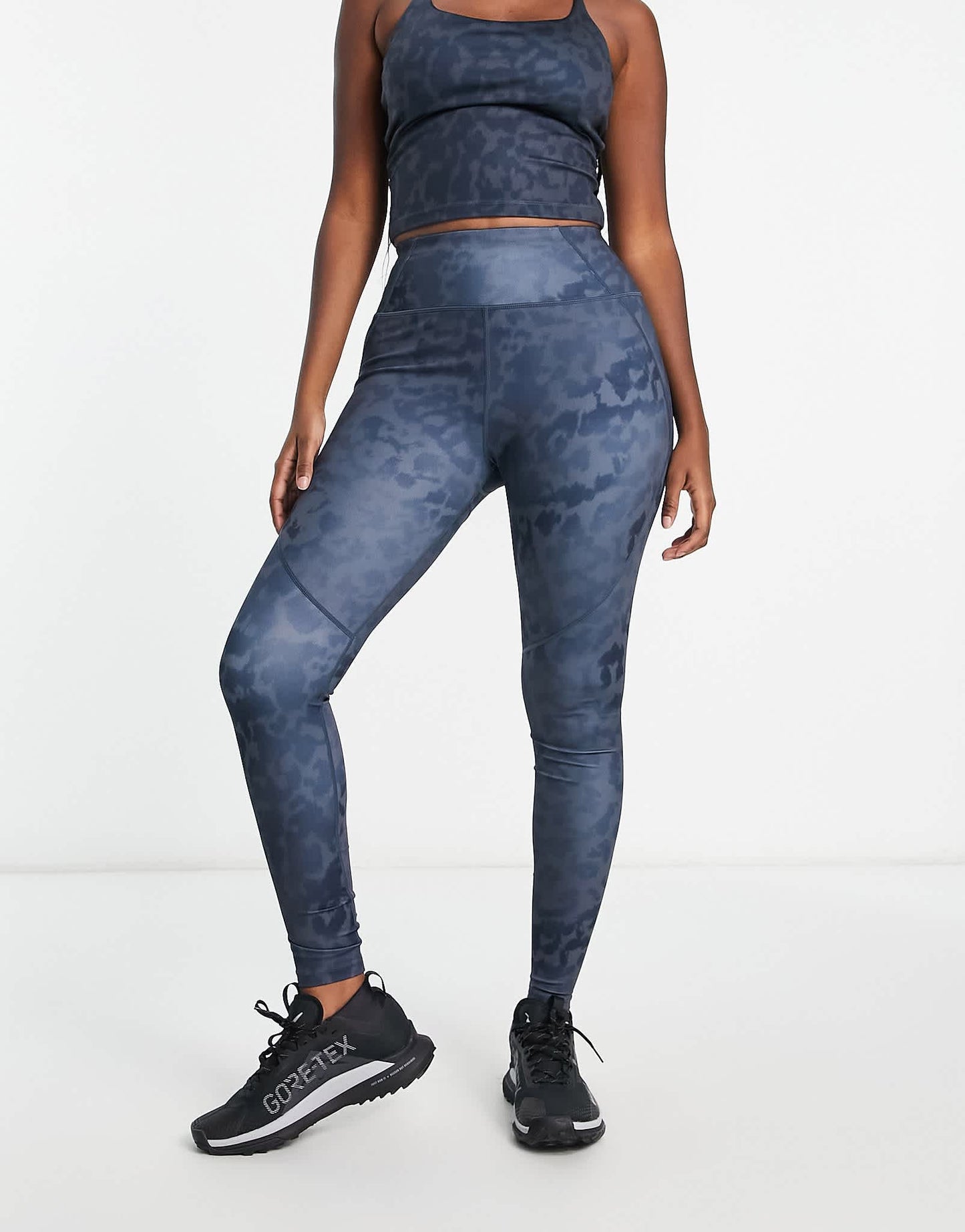 4505 Hourglass legging with bum sculpt seam detail in graduated leopard print