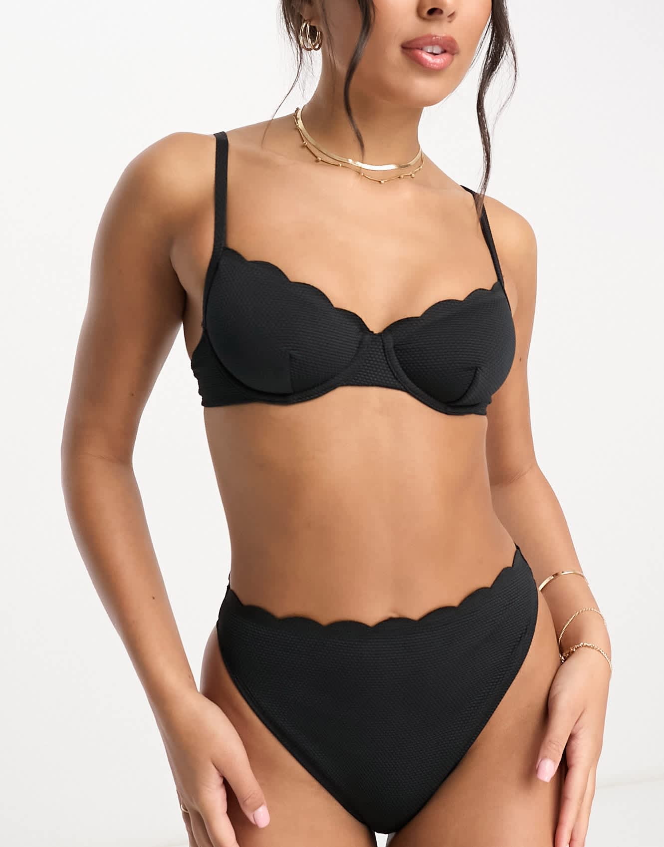 Hunkemoller scallop underwire balcony bikini top in black