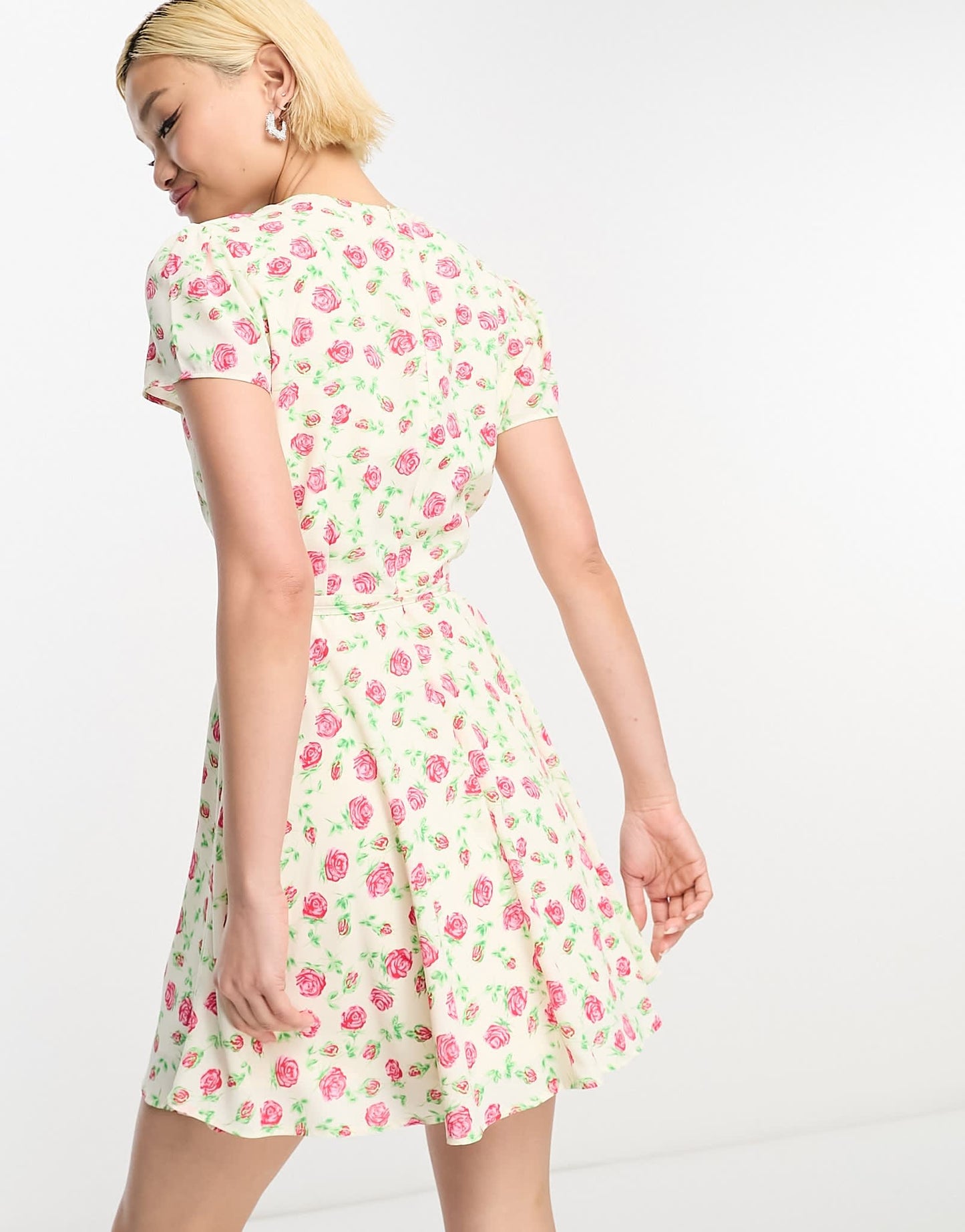 Glamorous v neck tie waist dress in rose bud floral