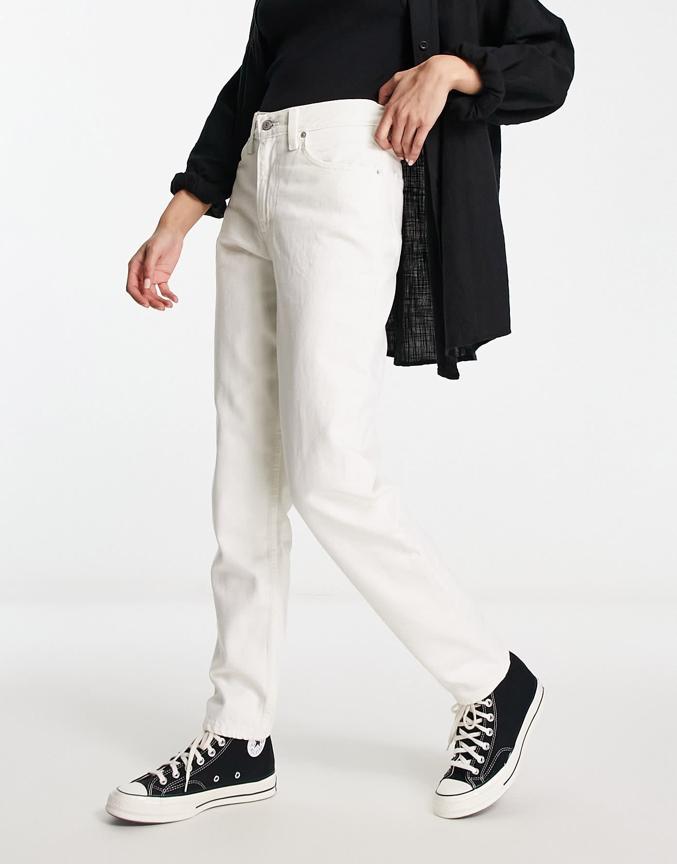 Levi's 80's mom jeans in white