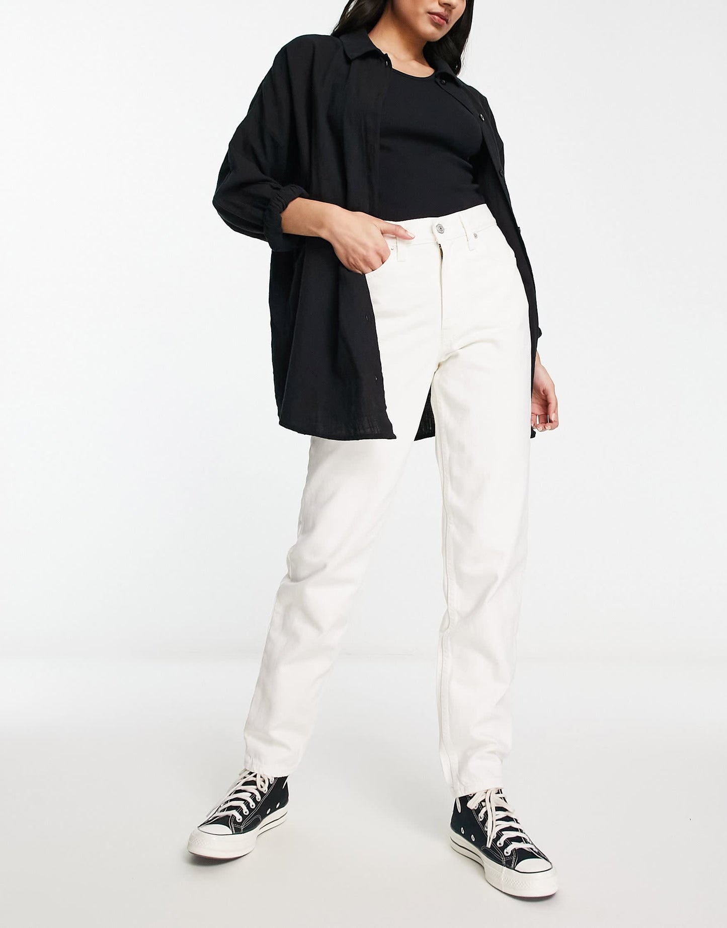 Levi's 80's mom jeans in white
