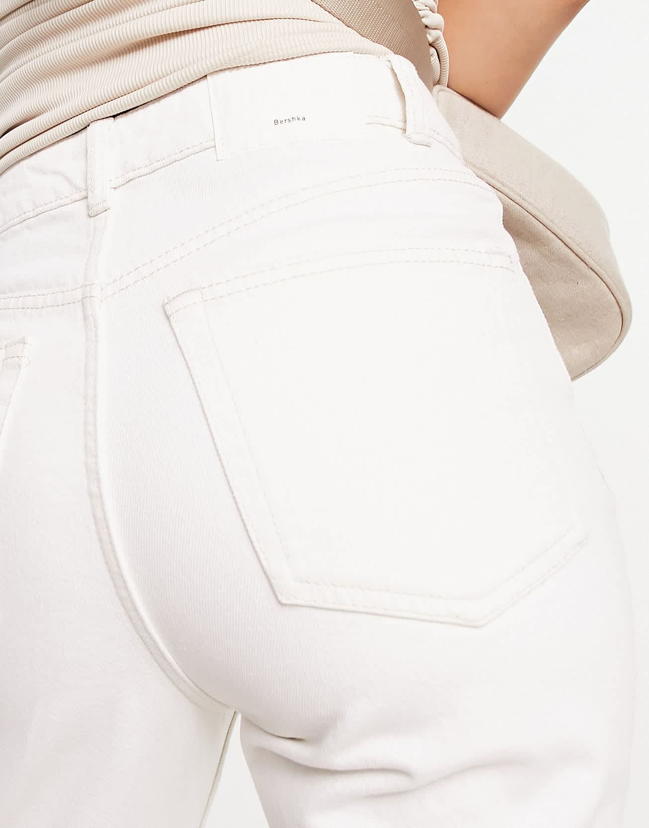 Bershka ankle length slim mom jeans in white