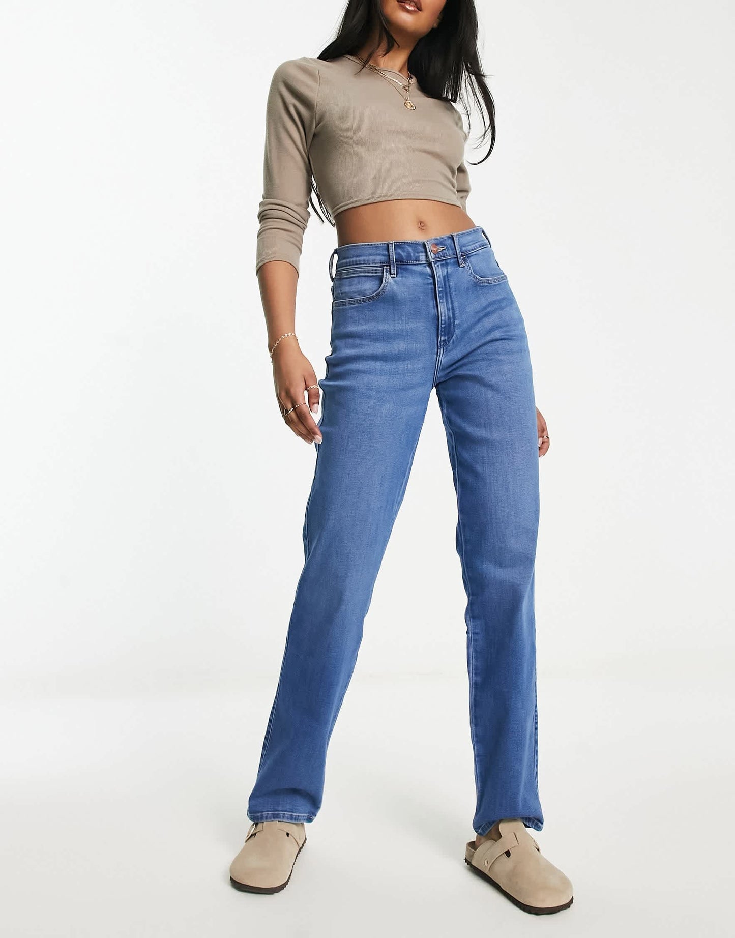 Wrangler straight fit jean in mid blue