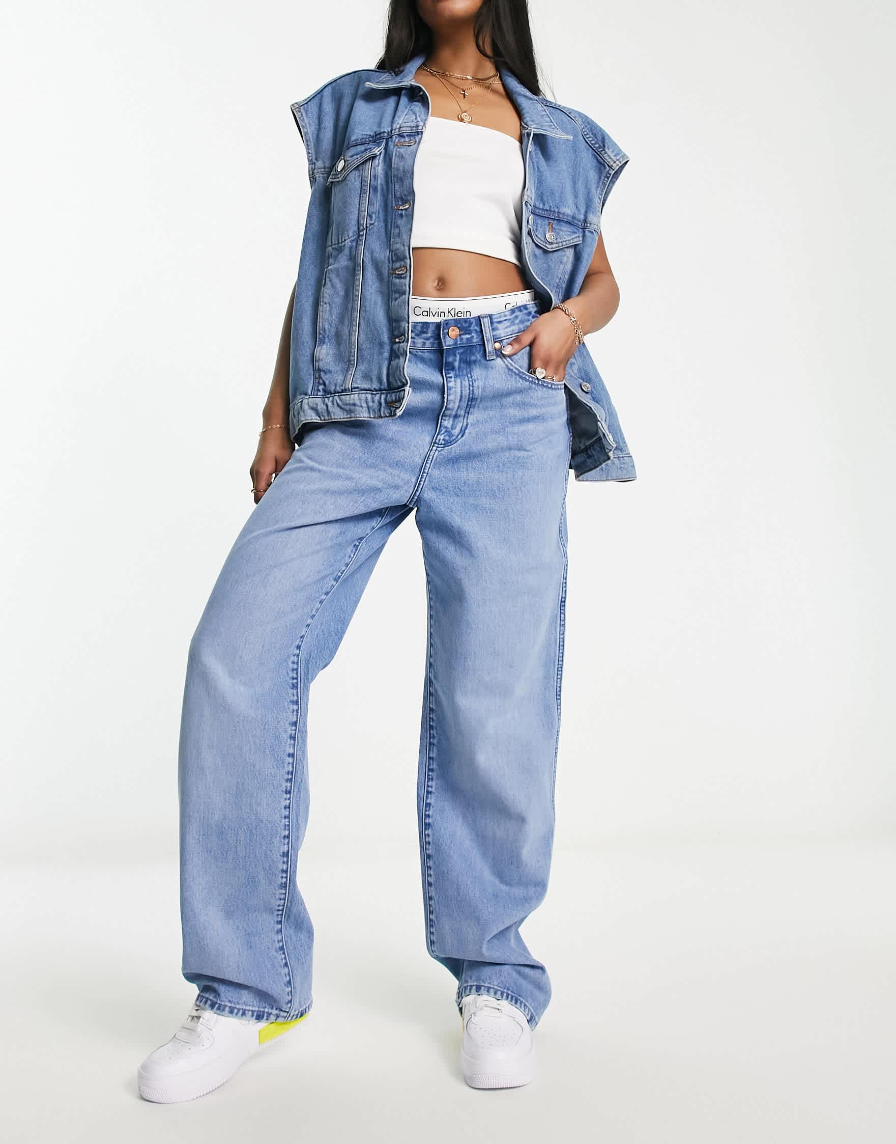 Wrangler mom relaxed fit jean in light blue – ASOS Sample Sale