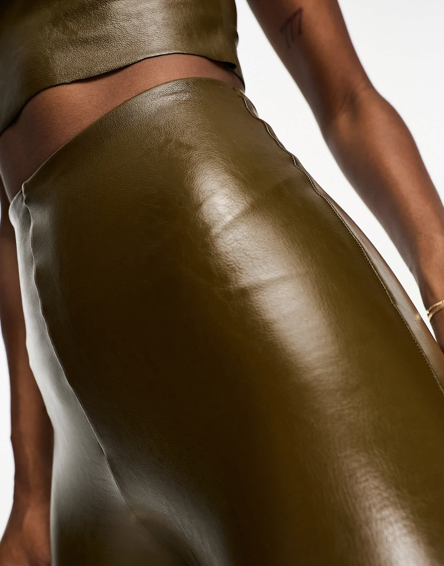 Commando co-ord faux leather cropped flare leggings in green