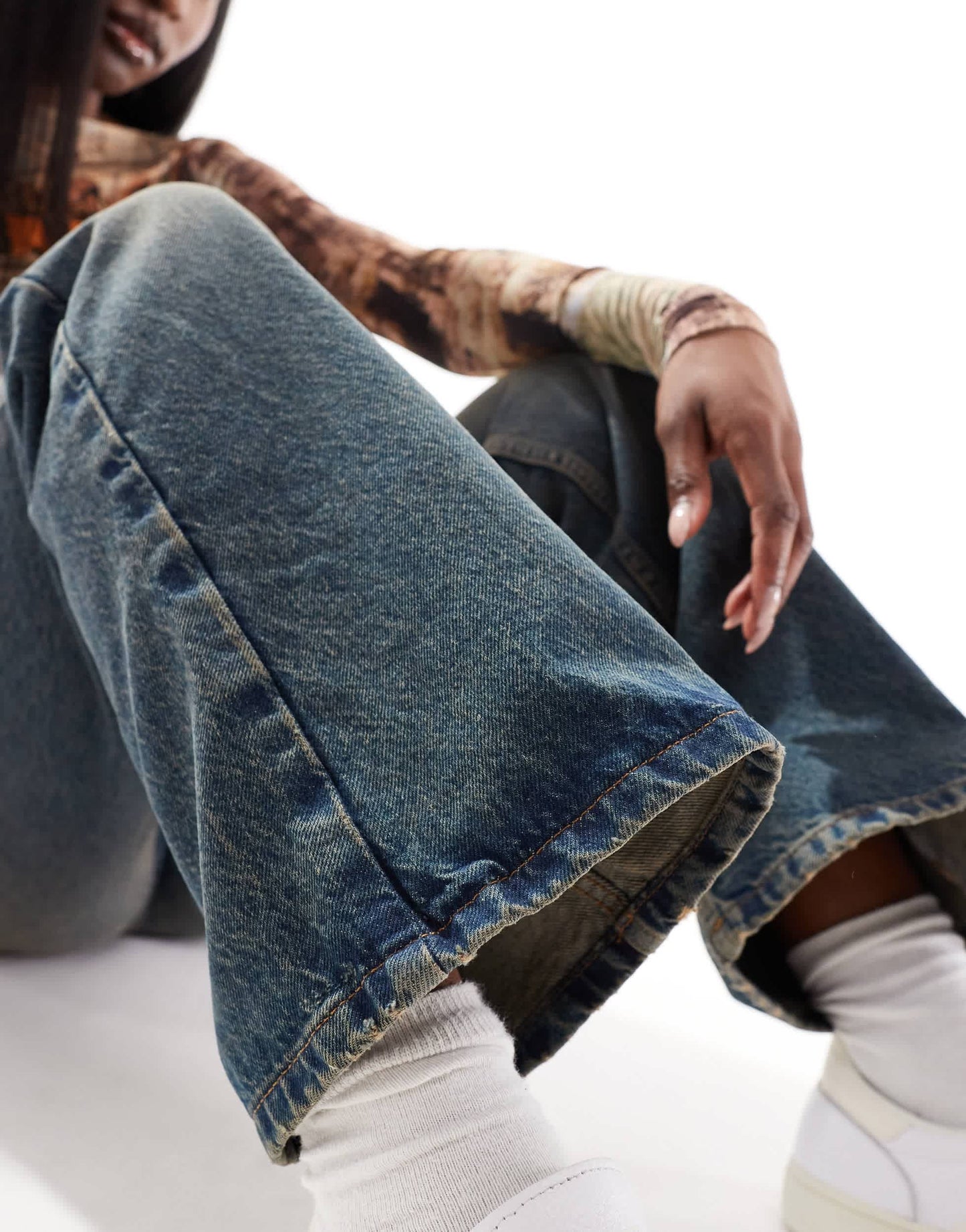 COLLUSION mid rise relaxed flare jeans in dirty wash - MBLUE