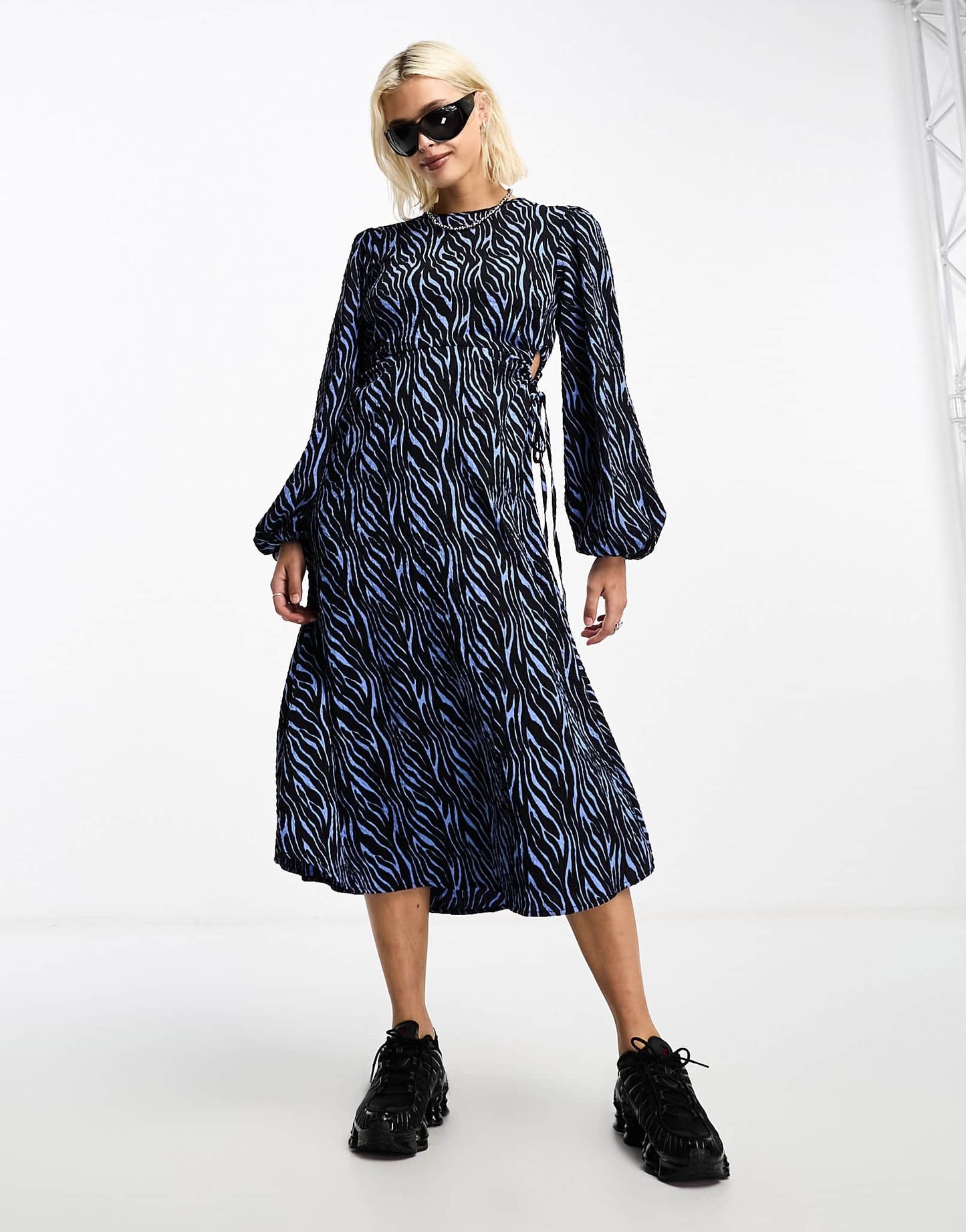 Daisy Street crinkle midi dress with tie side cut outs in blue abstract print