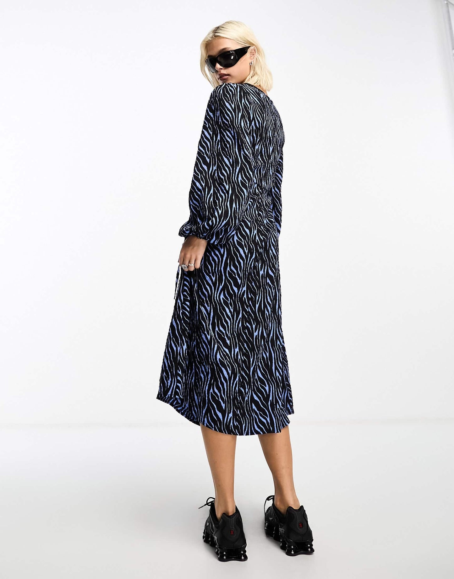 Daisy Street crinkle midi dress with tie side cut outs in blue abstract print