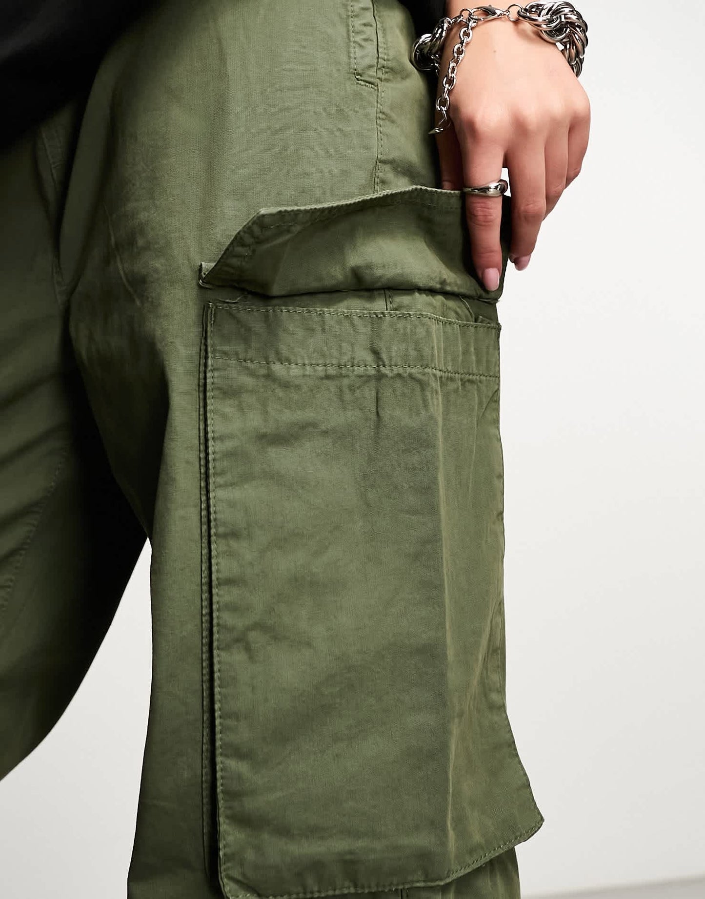 New Look double pocket slim leg cargo in khaki