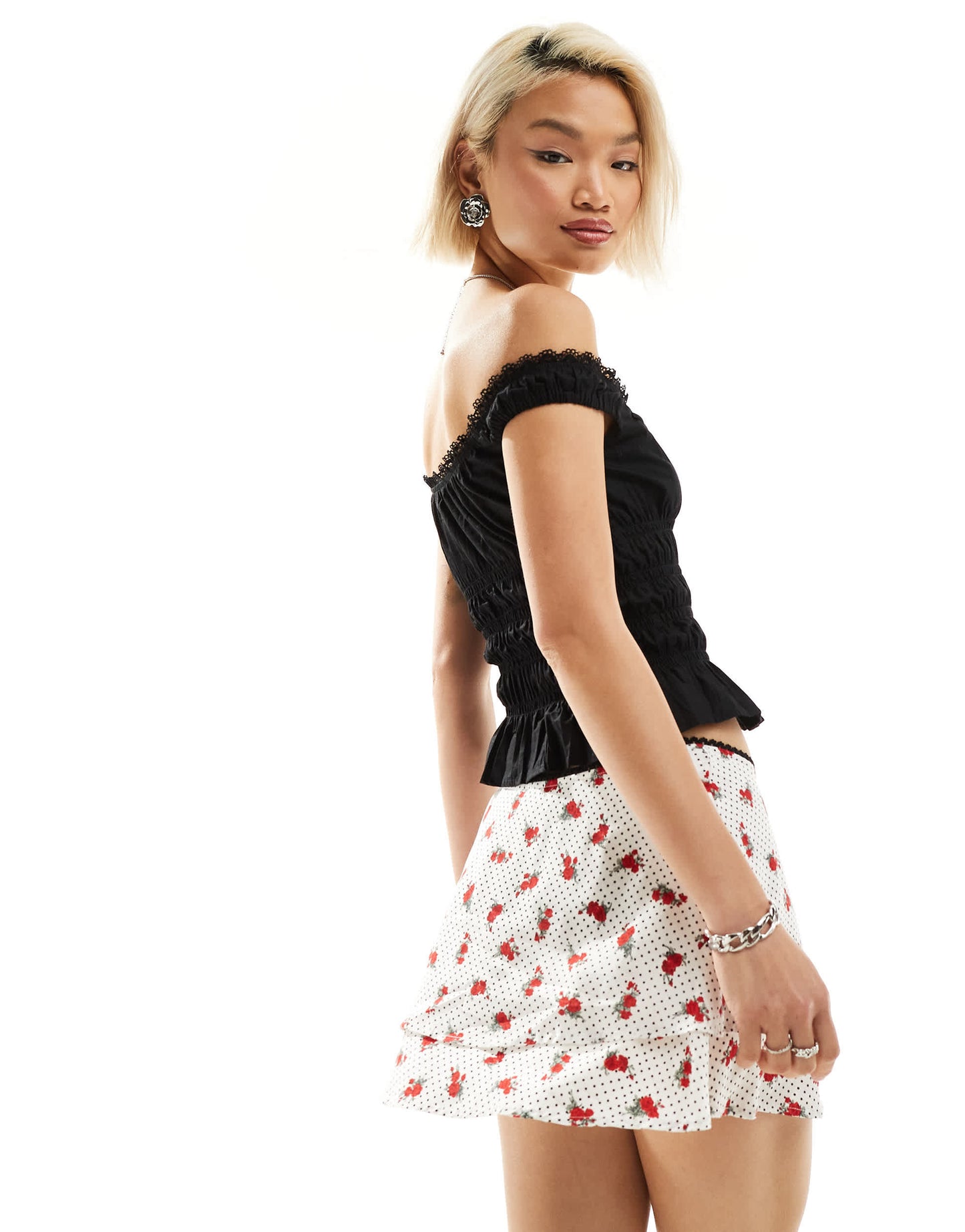 Motel ditsy rose print tiered mini skirt in white