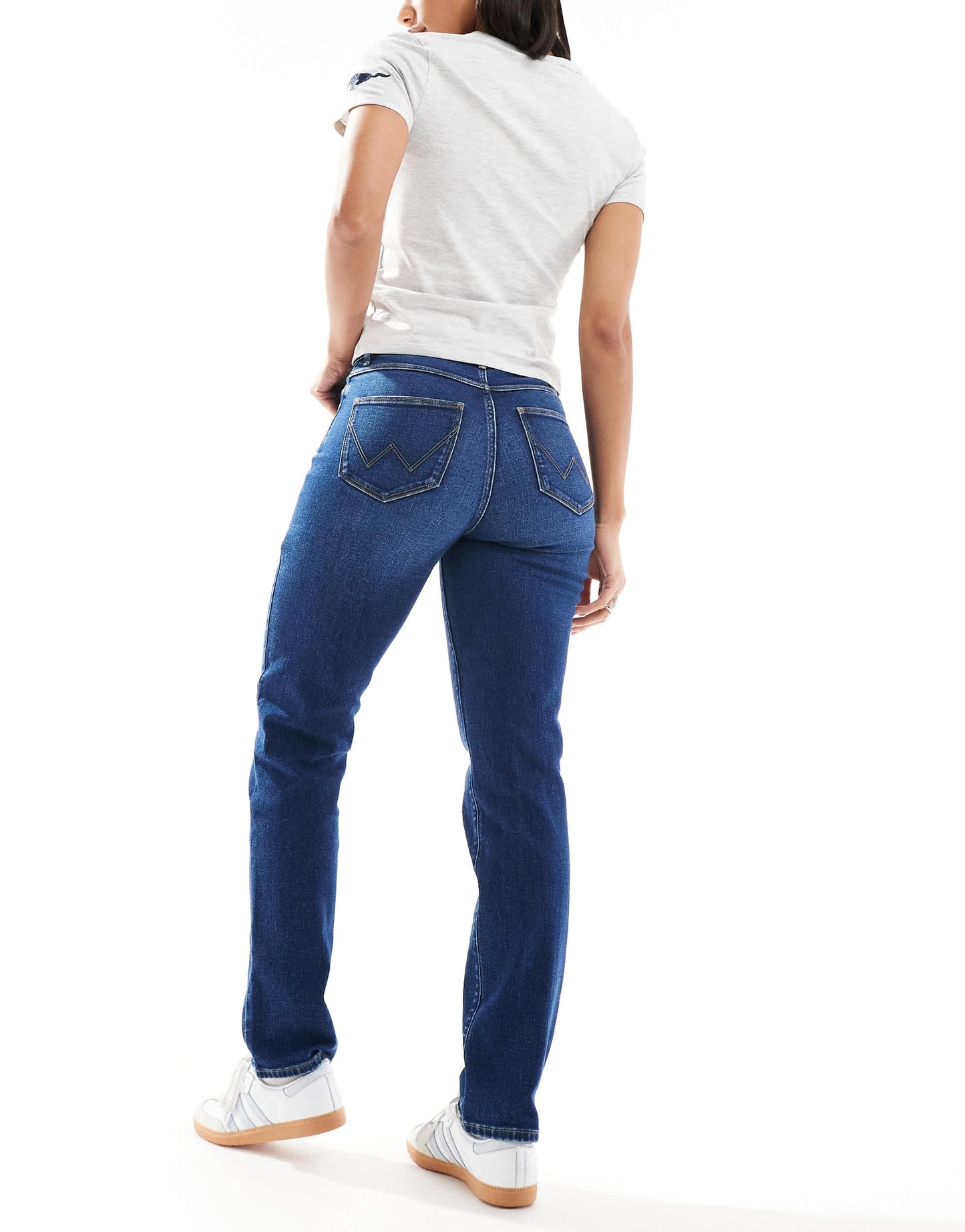 Wrangler straight fit jeans in dark vintage wash