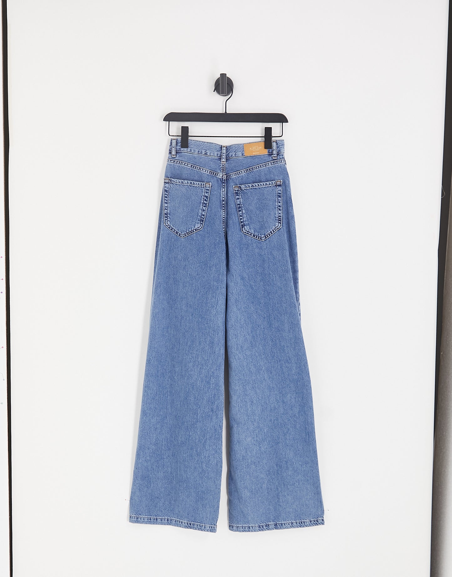 Stradivarius 90s wide leg jeans in blue