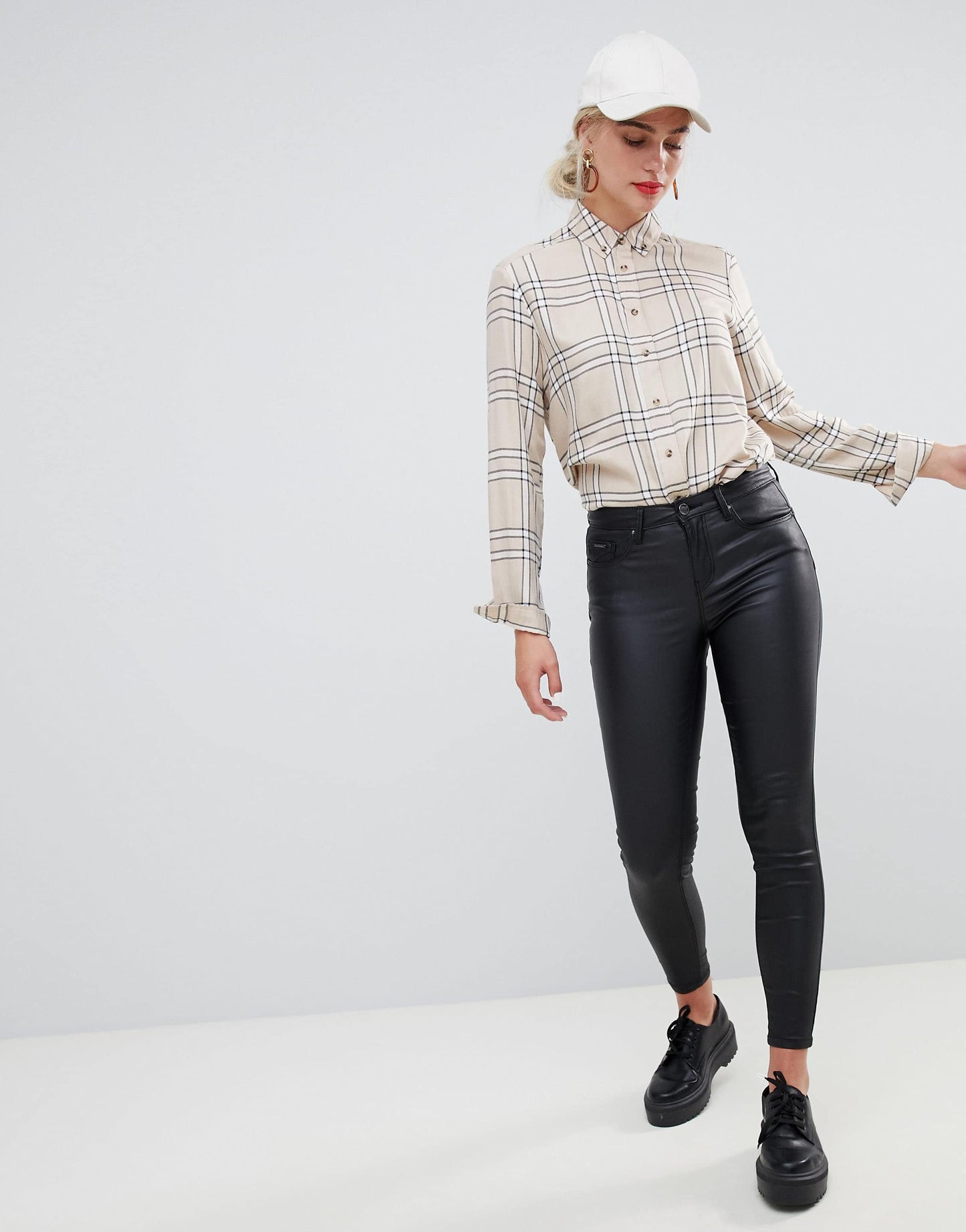 Stradivarius Coated push up jean