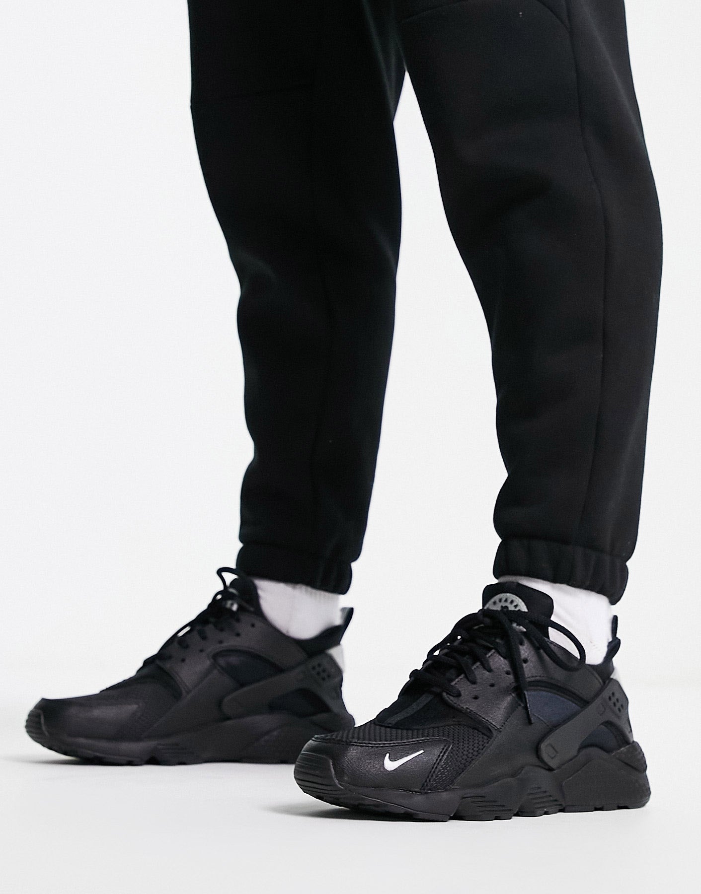 Nike Air Huarache trainers in black and metallic silver – ASOS Sample Sale