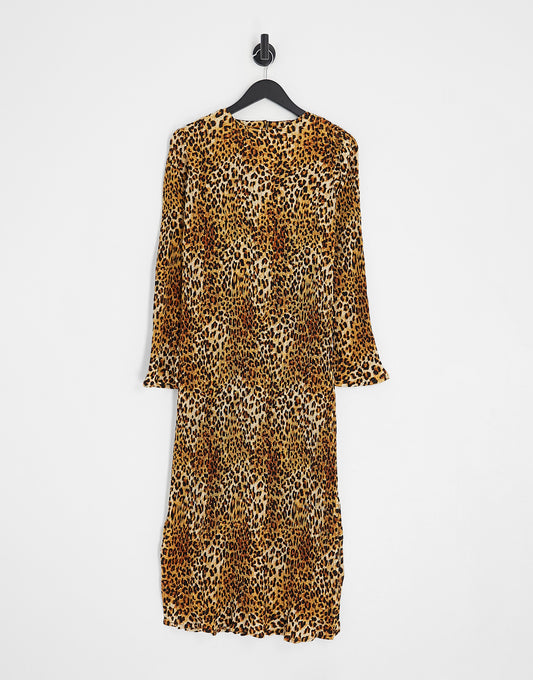 Violet Romance plisse midi dress in leopard print