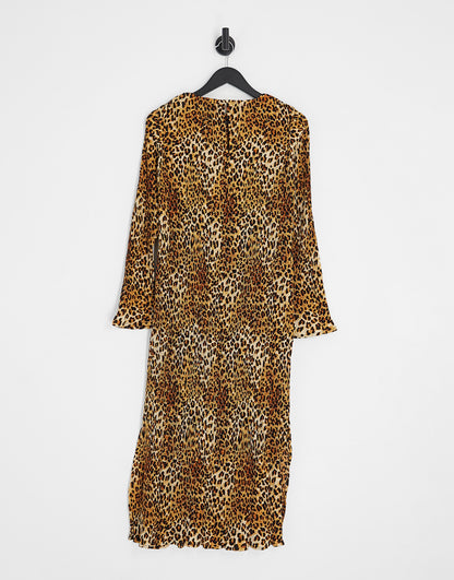 Violet Romance plisse midi dress in leopard print