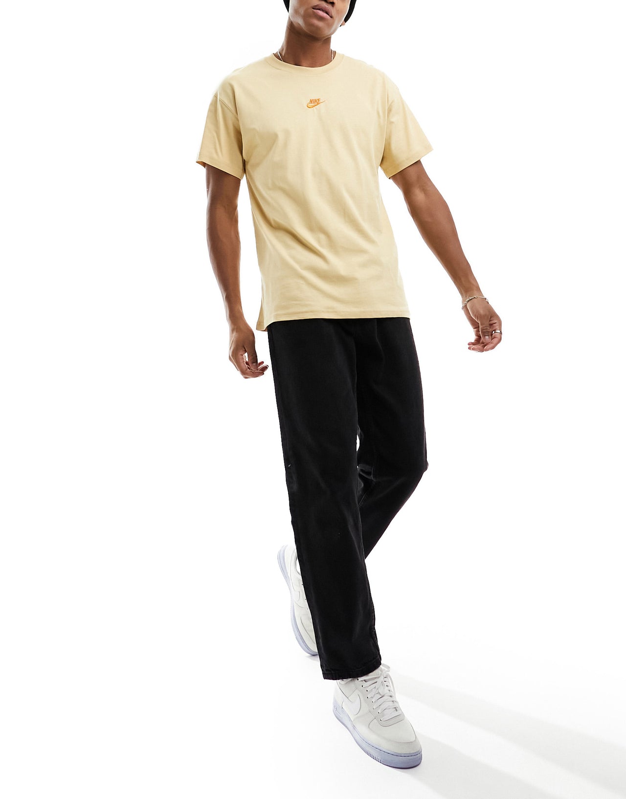 Nike Club Unisex  t-shirt in tan