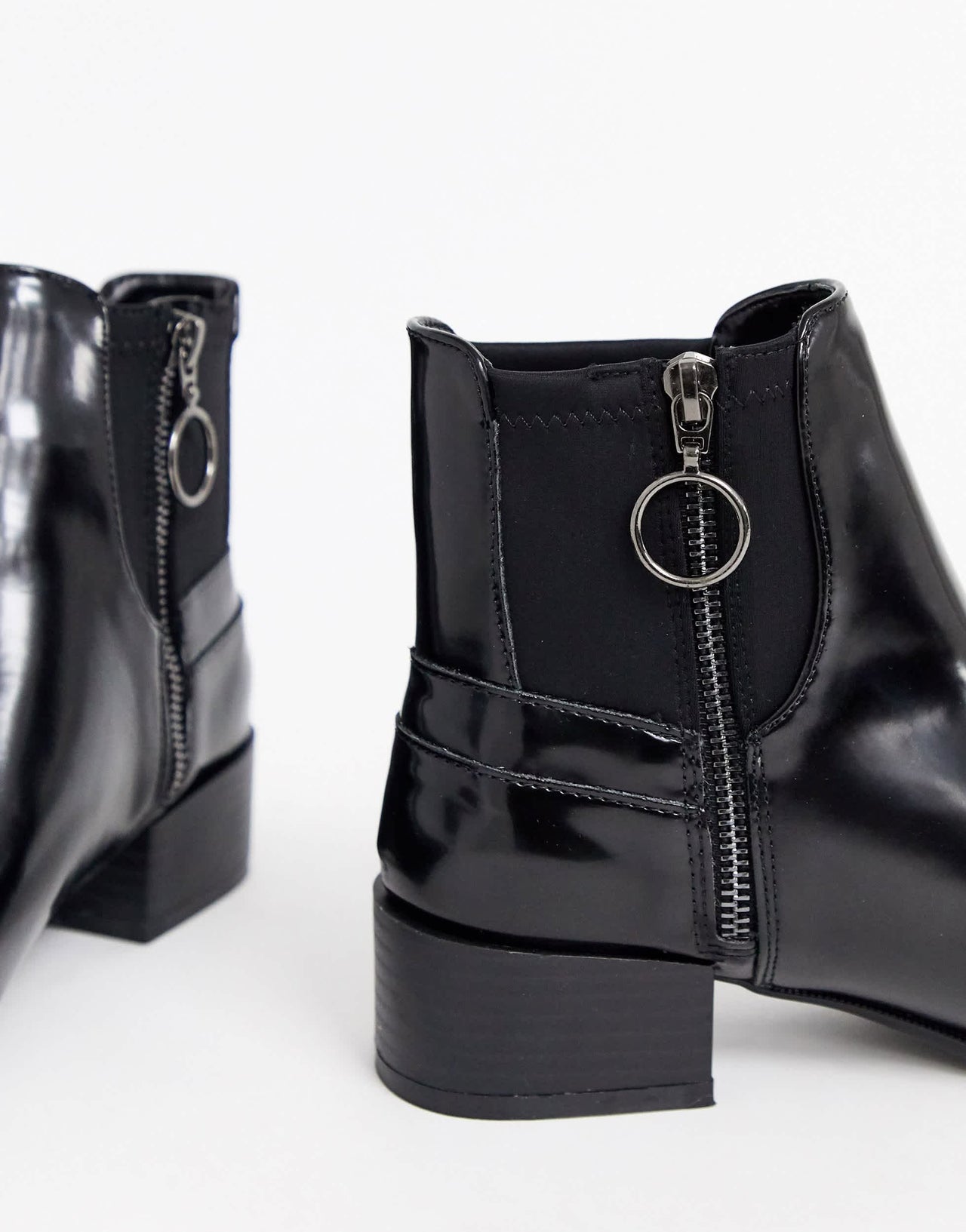 Bershka compact chelsea boot in black