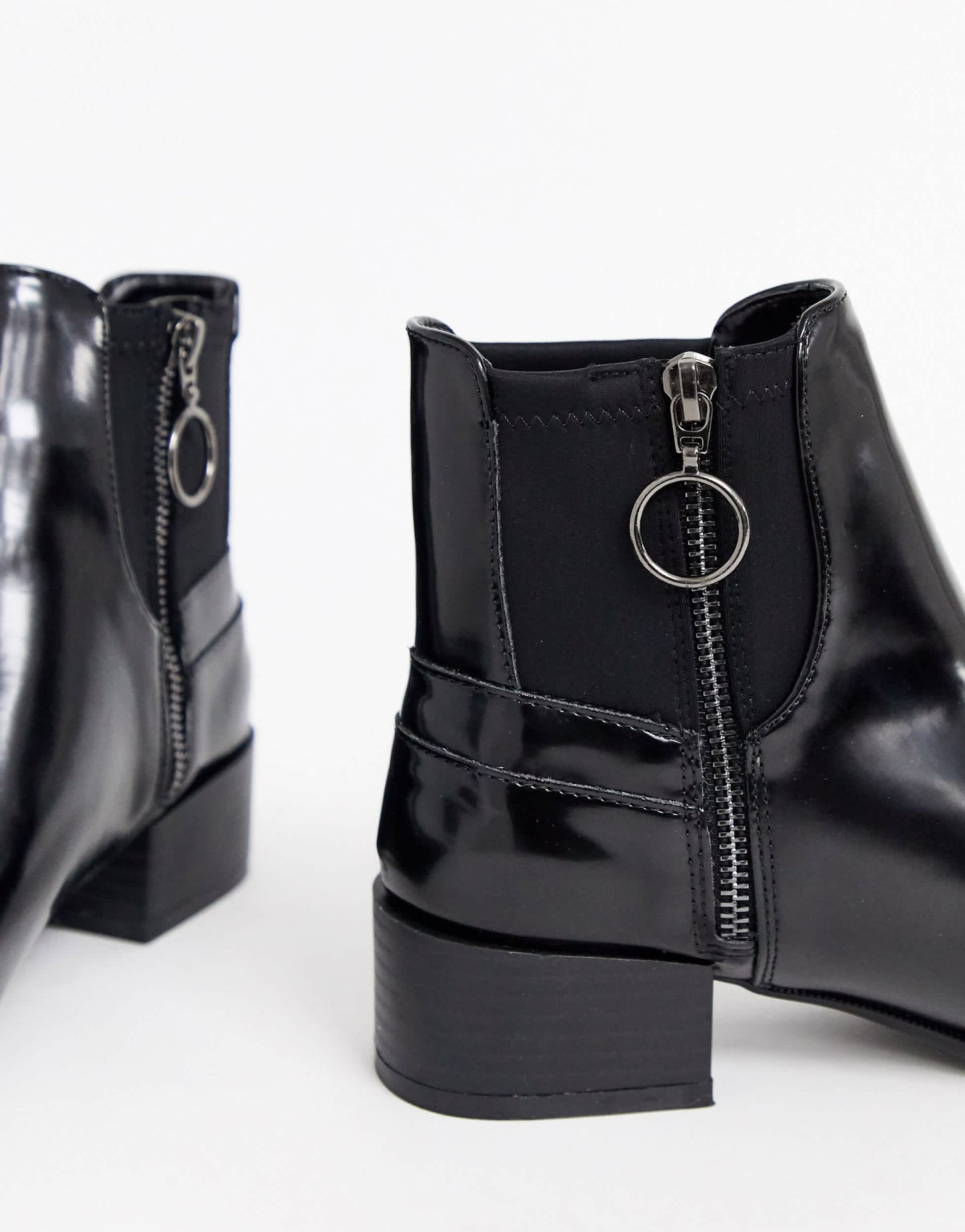 Bershka compact chelsea boot in black