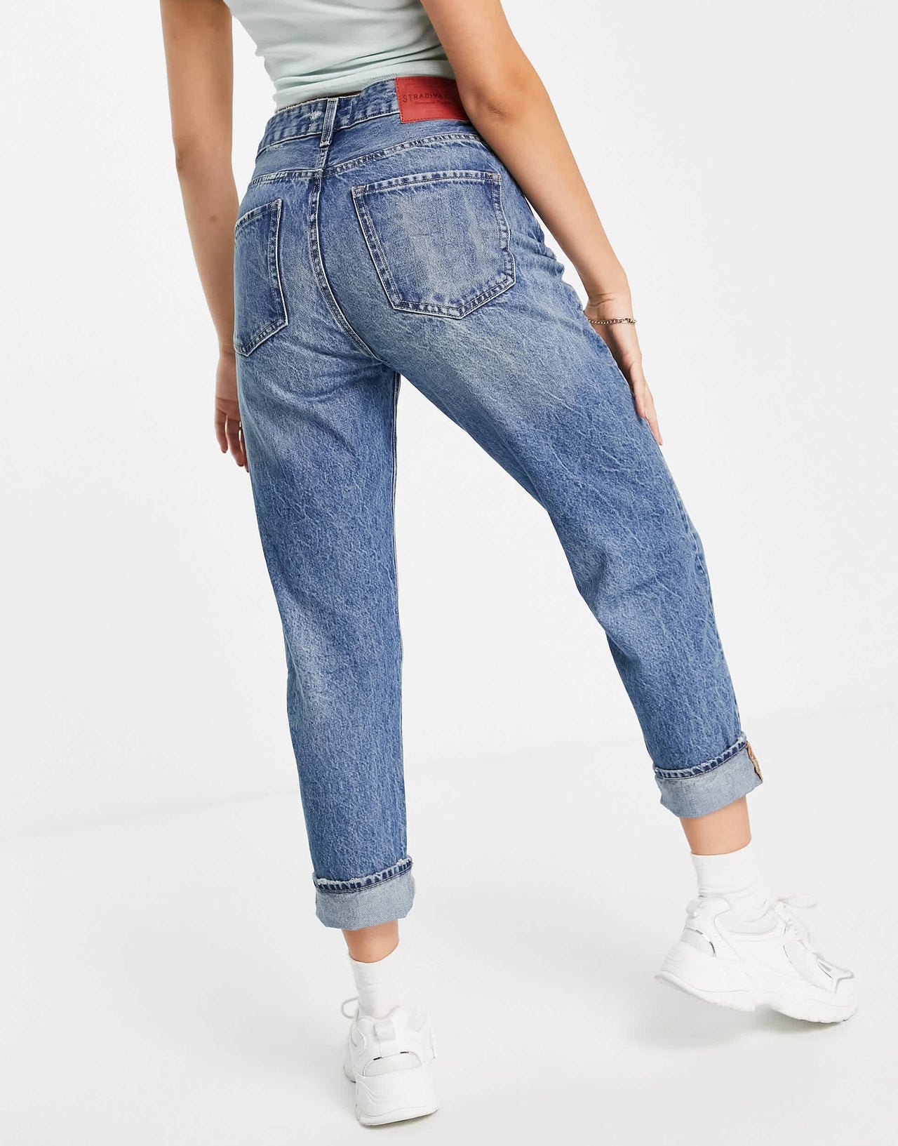 Stradivarius ultimate authentic mom jean in mid blue