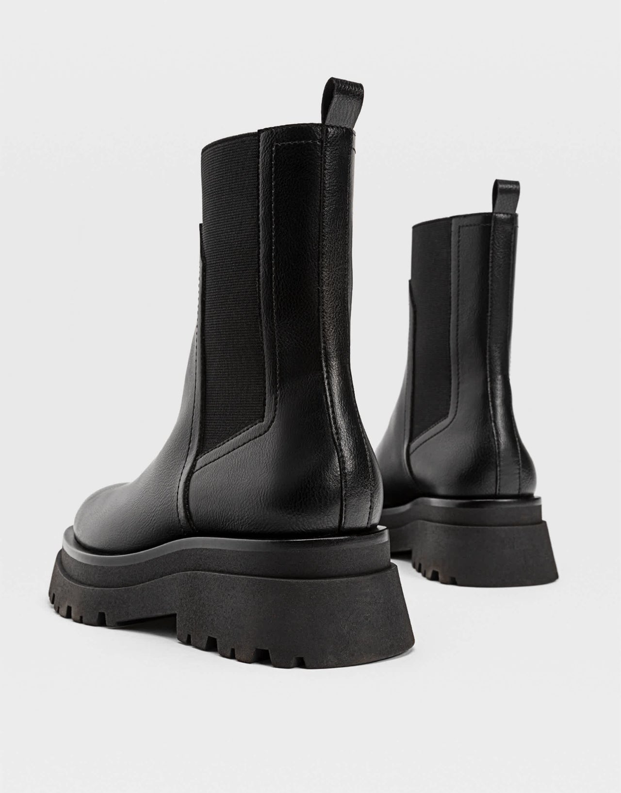 Stradivarius pull on chelsea boots in black