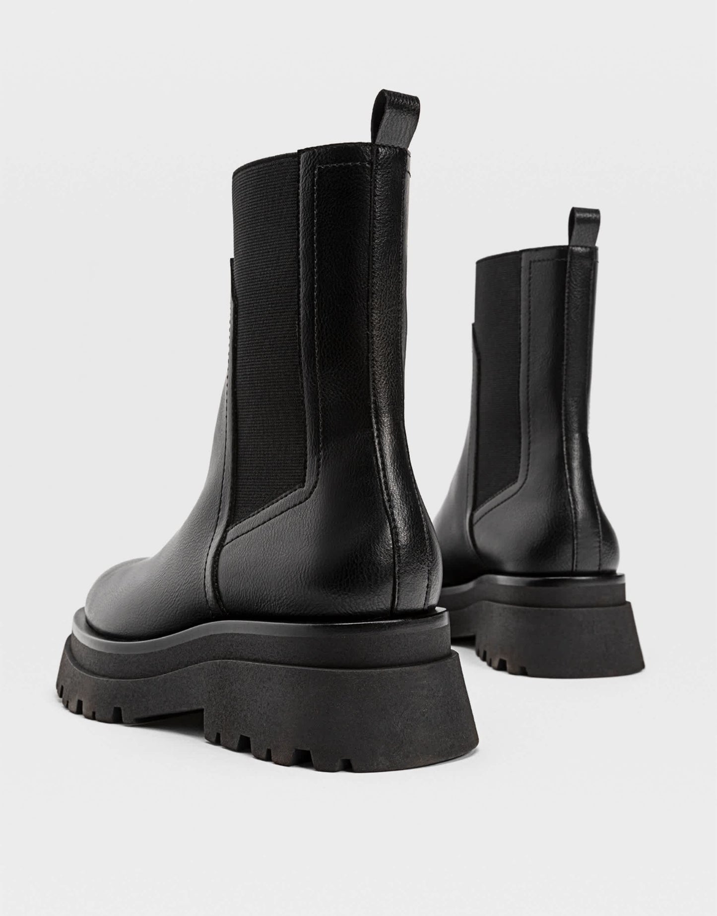 Stradivarius pull on chelsea boots in black
