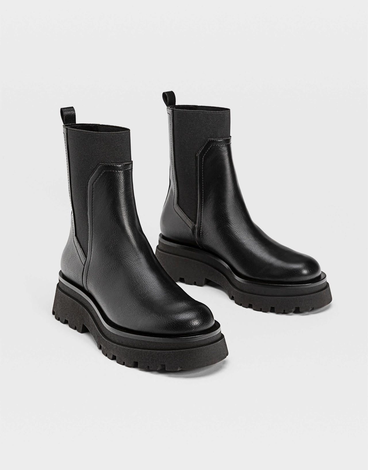 Stradivarius pull on chelsea boots in black
