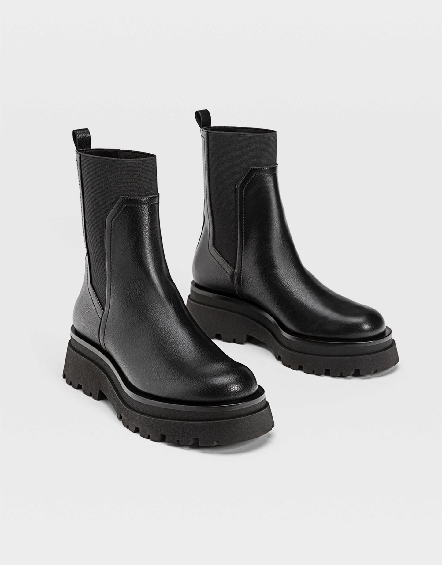 Stradivarius pull on chelsea boots in black