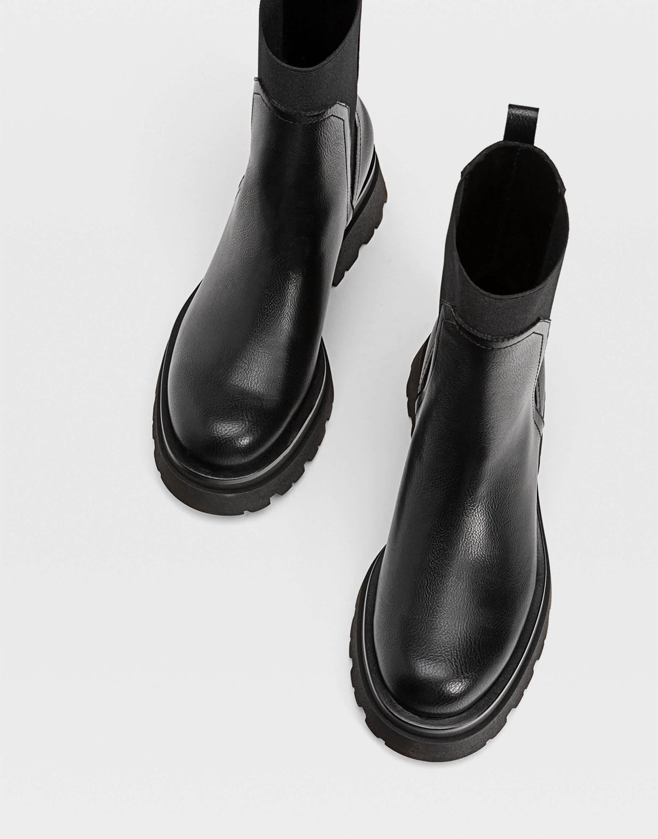 Stradivarius pull on chelsea boots in black