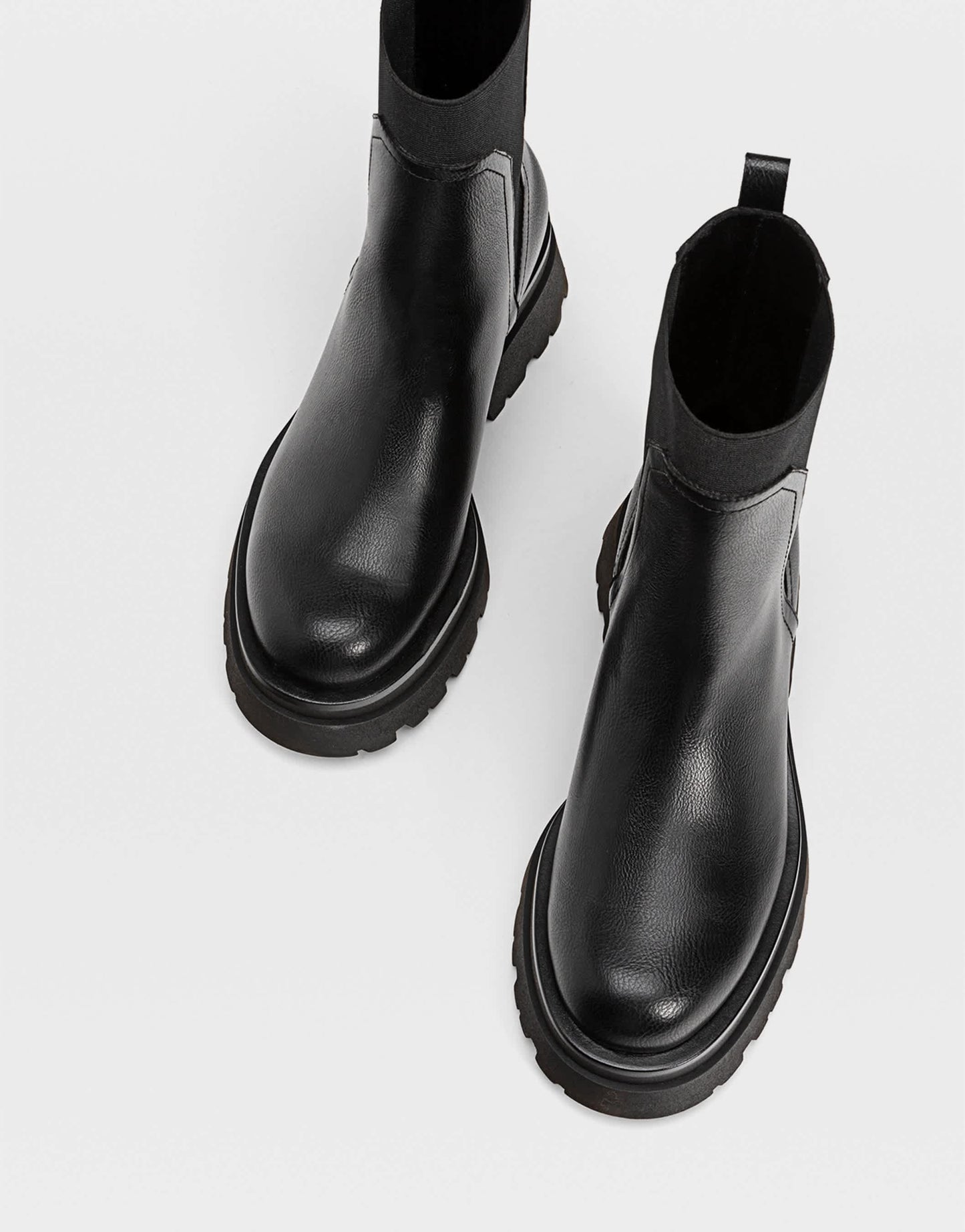 Stradivarius pull on chelsea boots in black