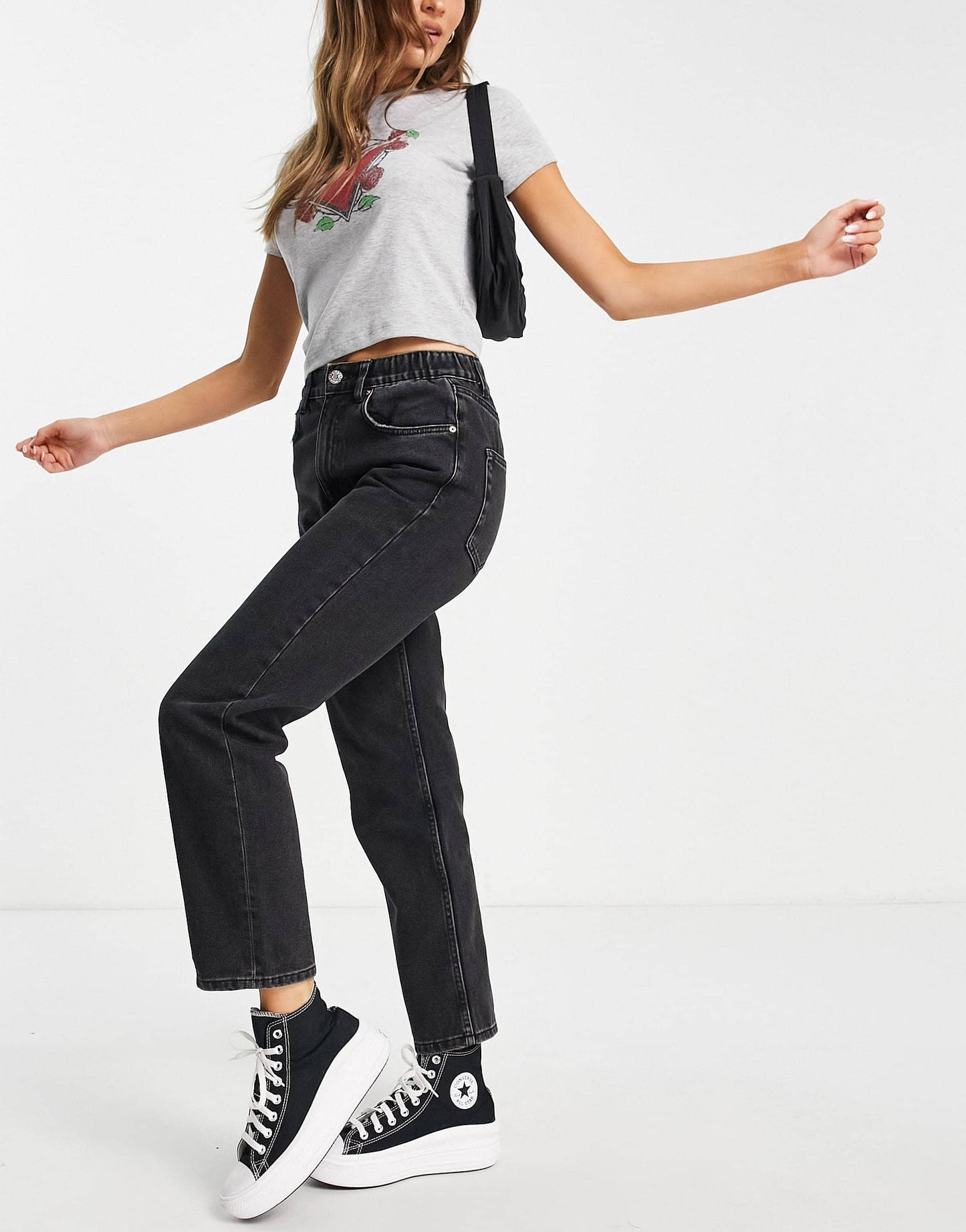 Pull&Bear Exclusive elasticated waist mom jean in black