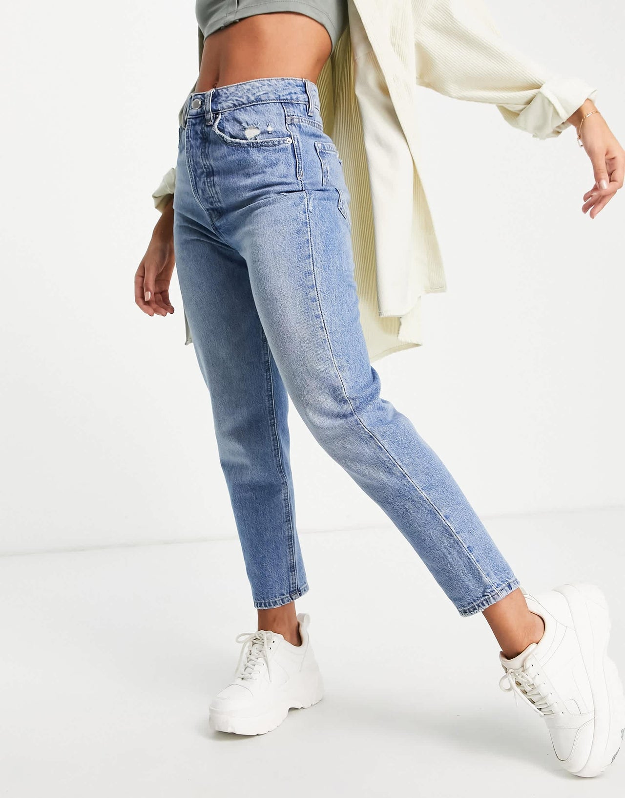 Stradivarius mom fit vintage jean in medium blue