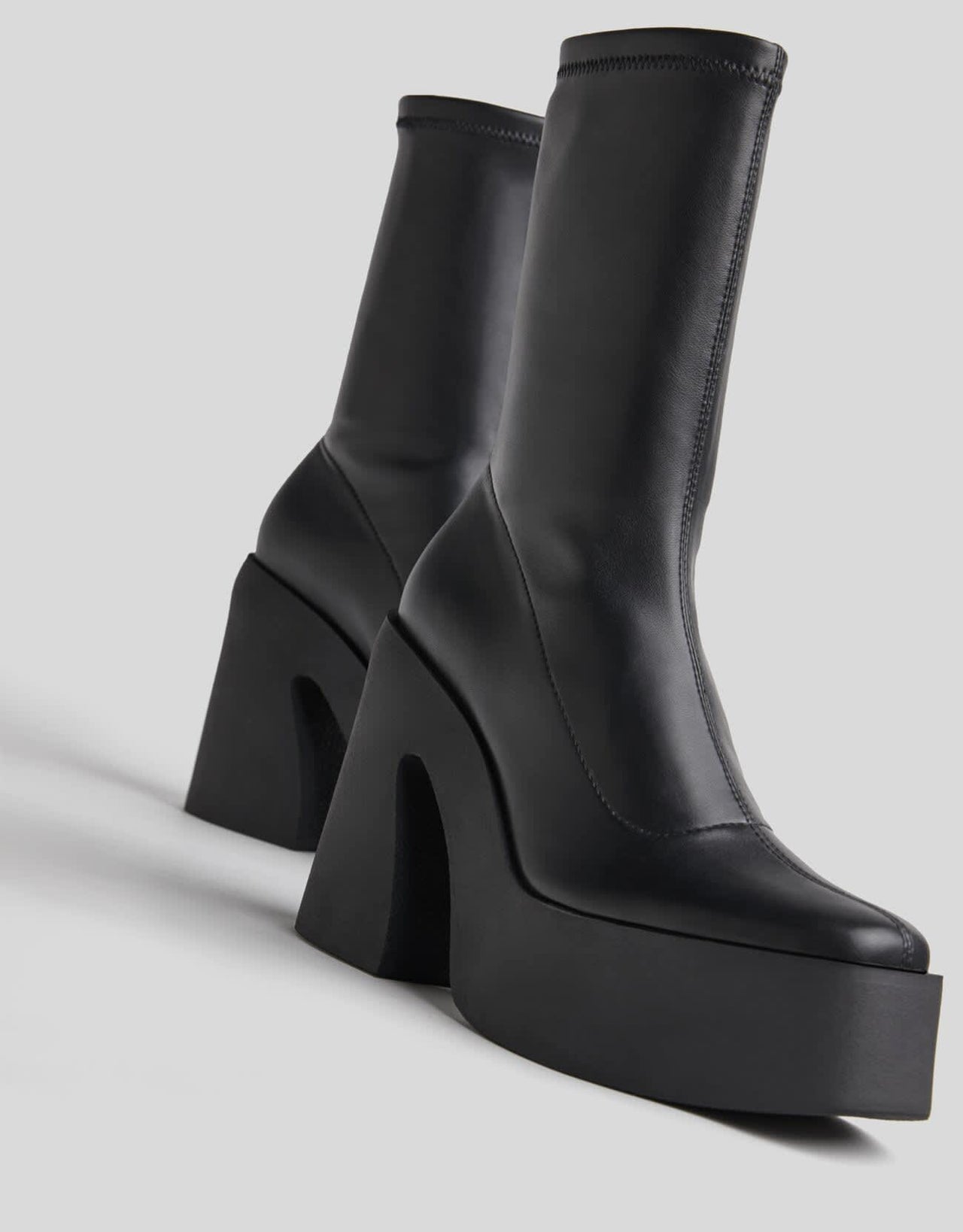 Bershka chunky heeled ankle boot with square toe and retro platform platform in black