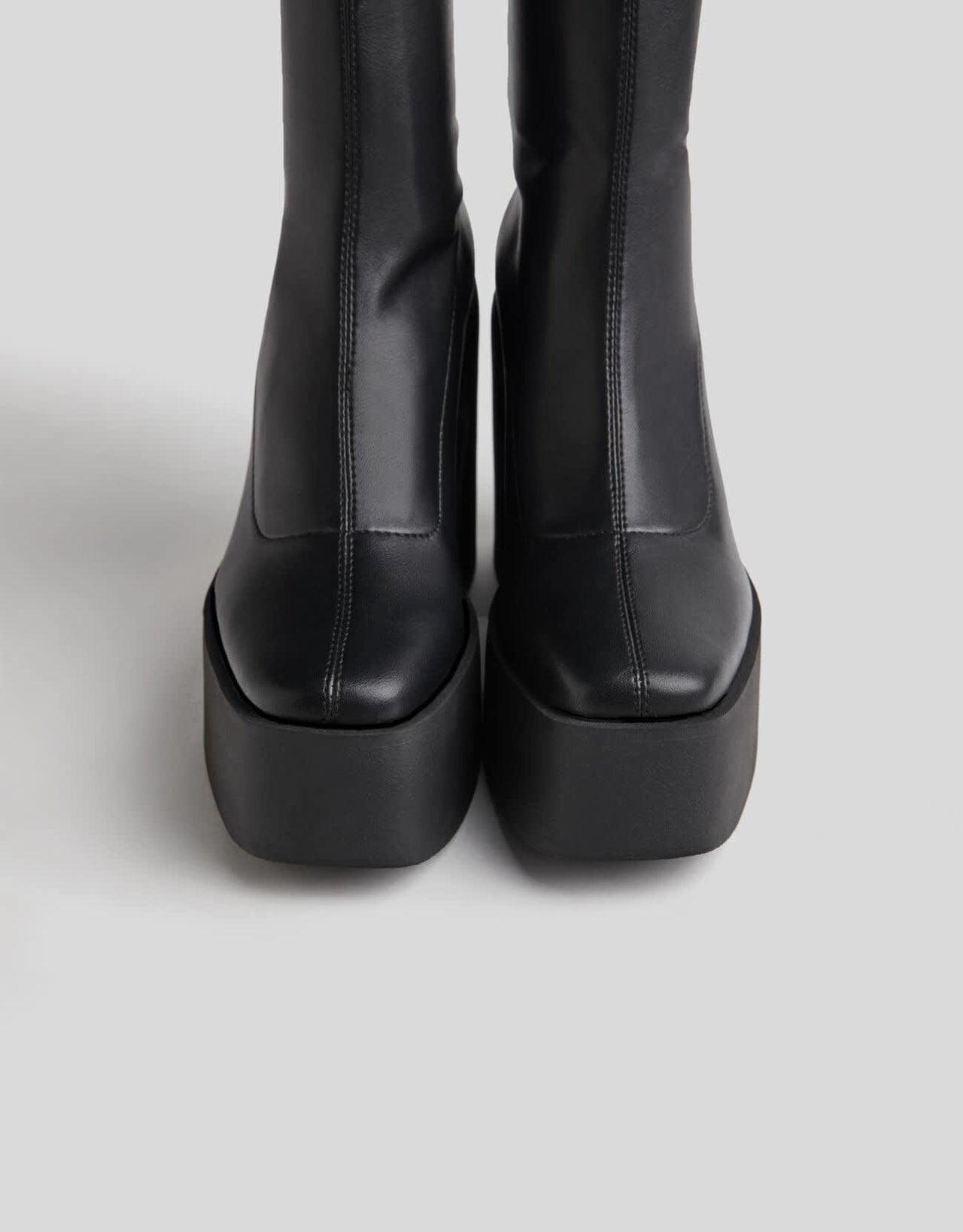 Bershka chunky heeled ankle boot with square toe and retro platform platform in black