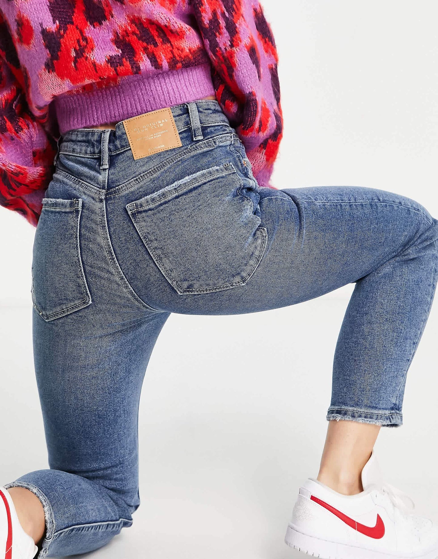Stradivarius Petite slim mom jean with stretch in medium blue