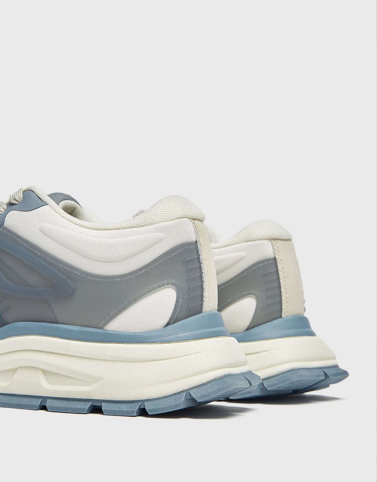 Pull&Bear 90's chunky trainer in blue