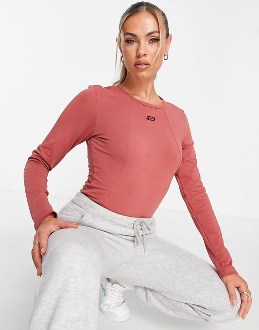 Nike Icon Clash badge logo body in canyon rust