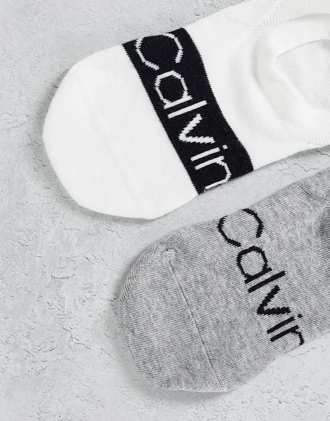 Calvin Klein 2 pack invisible socks in white/grey with logo