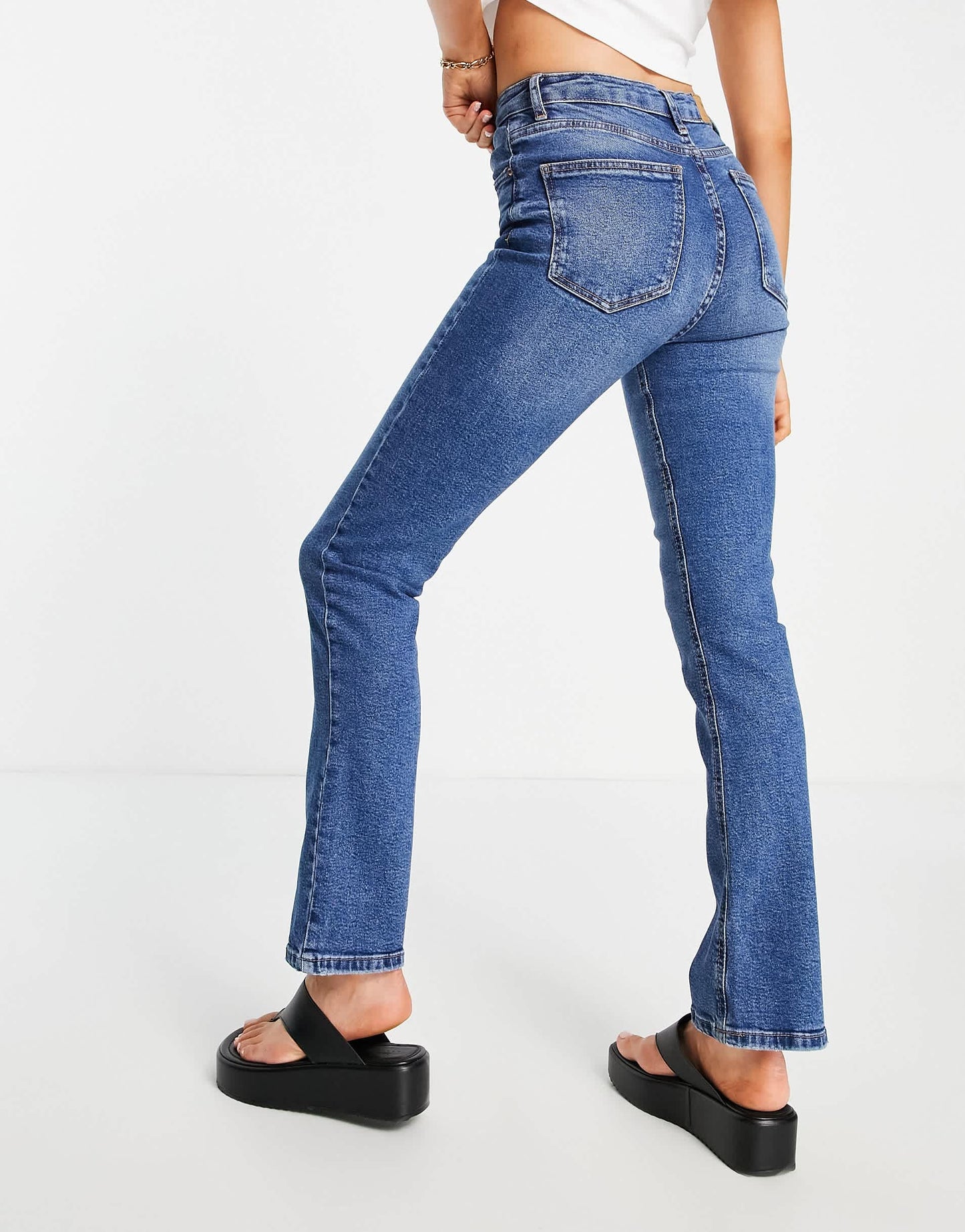 Stradivarius vintage fit straight jeans in mid wash