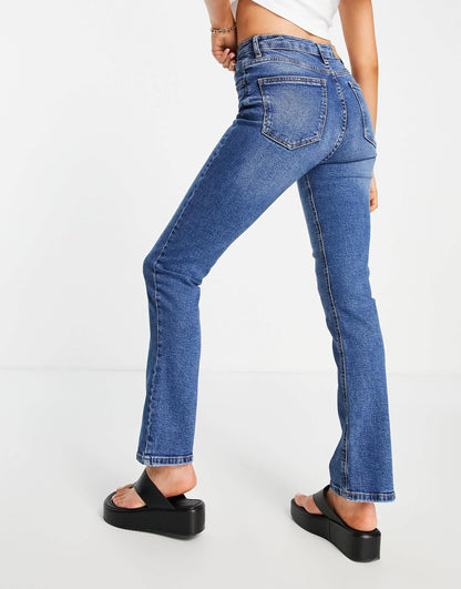 Stradivarius vintage fit straight jeans in mid wash