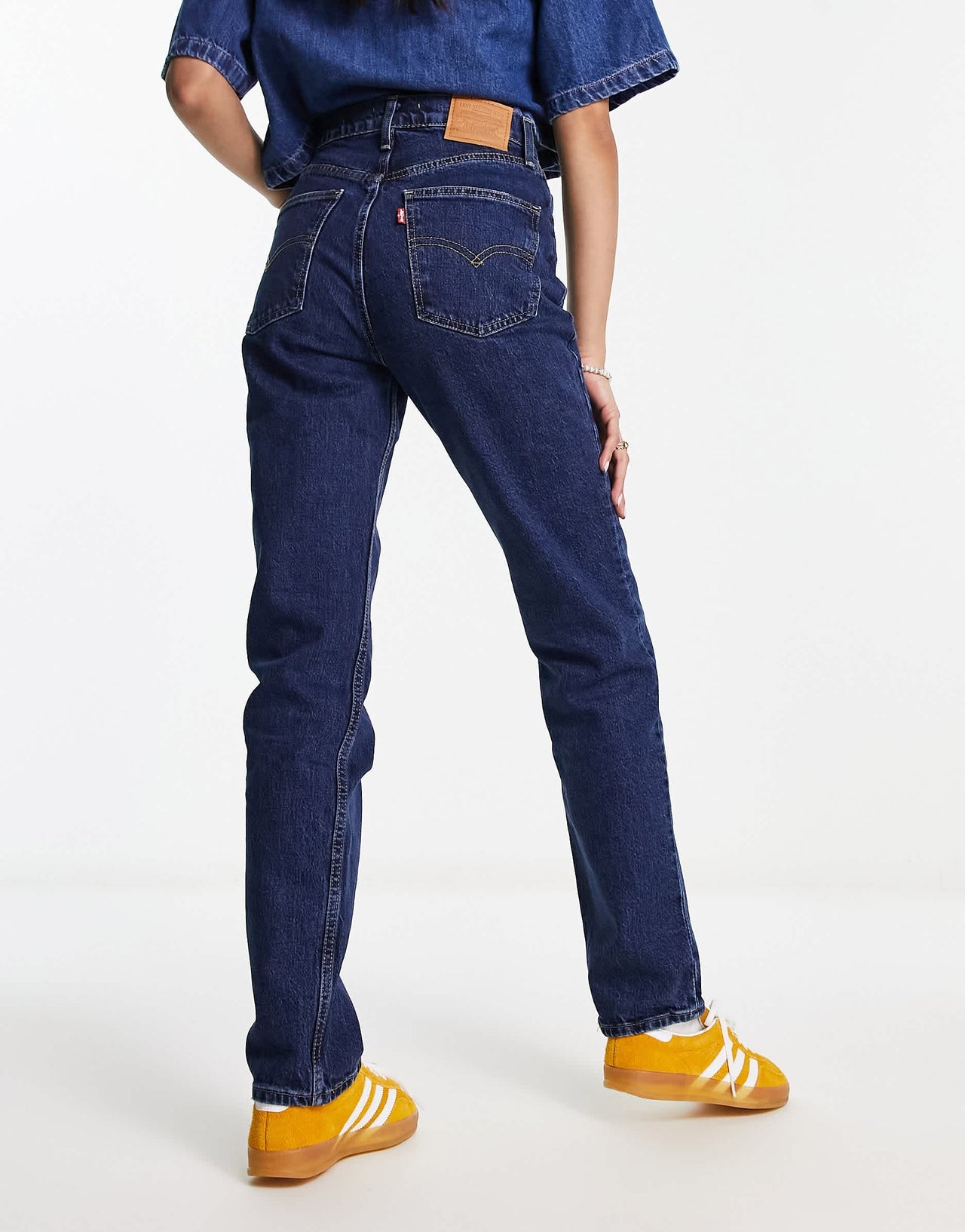 Levi's 70's high waisted slim straight jean in mid wash blue