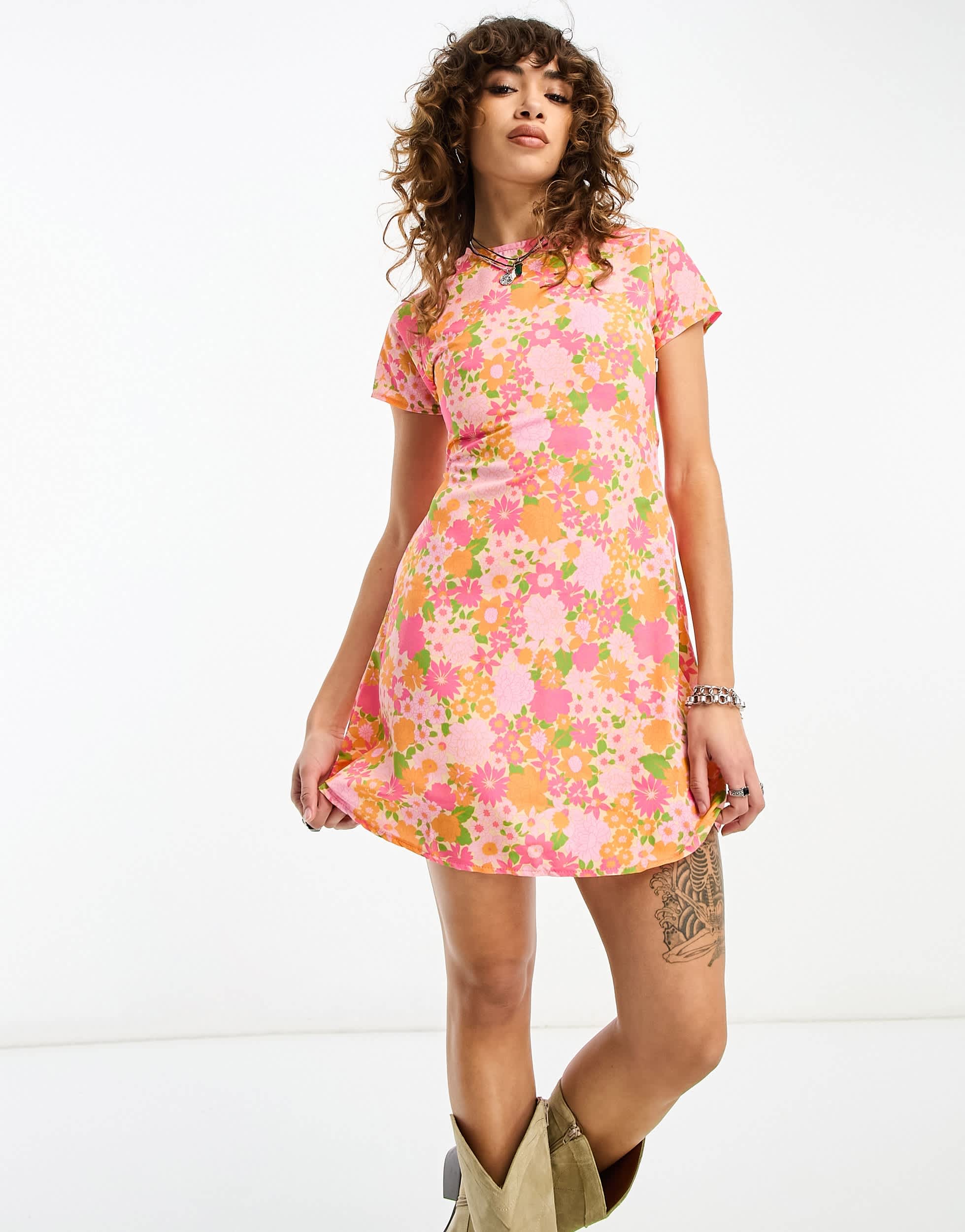 Reclaimed Vintage inspired tea dress in 70s floral