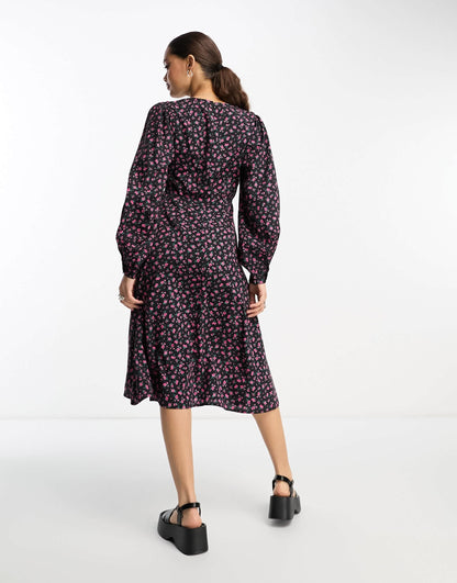 Violet Romance Petite midi dress with lace trims in floral print
