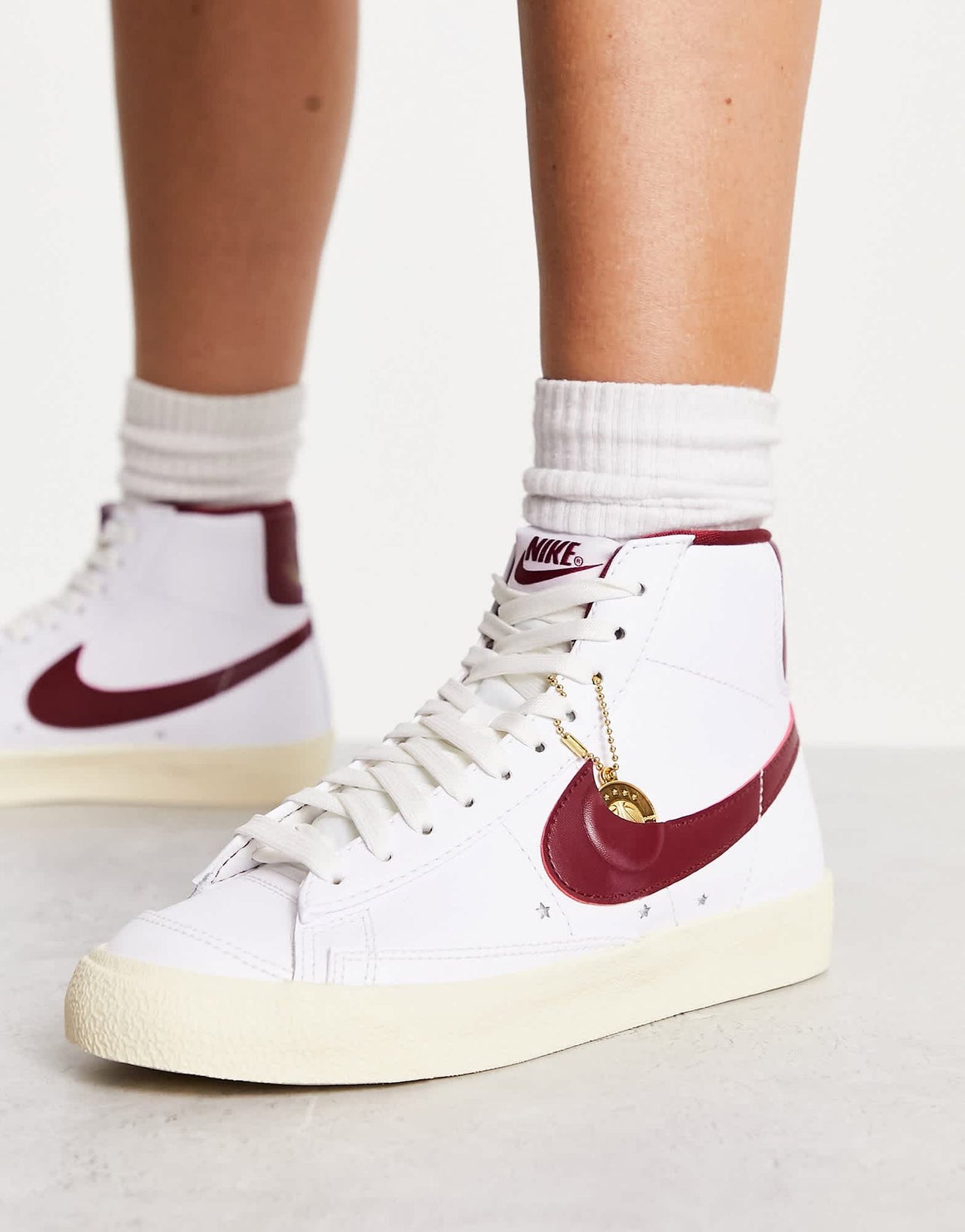 Nike Blazer Low '77 trainers in white and red